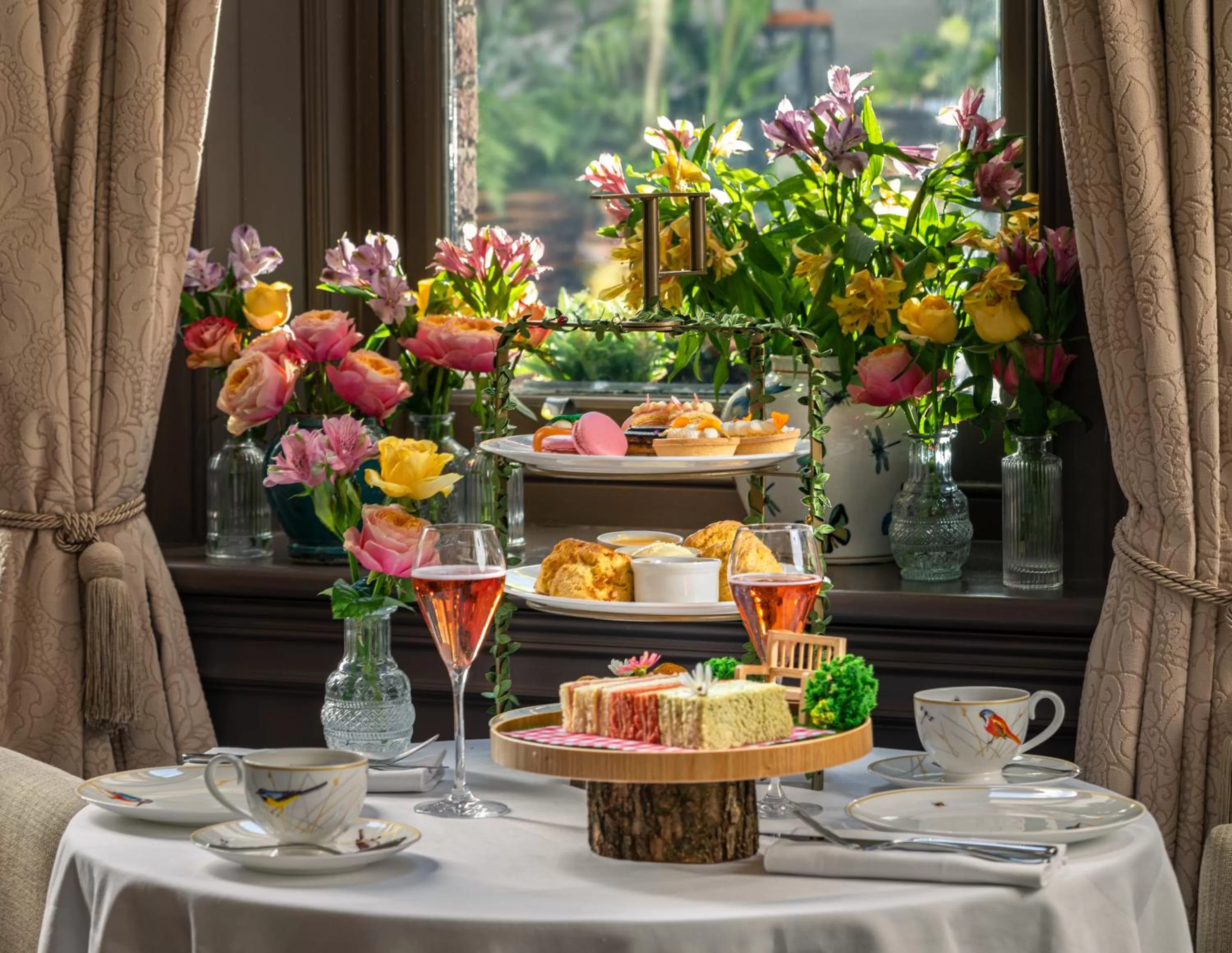 Food and drinks in 11 Cadogan Gardens and The Apartments by Iconic Luxury Hotels