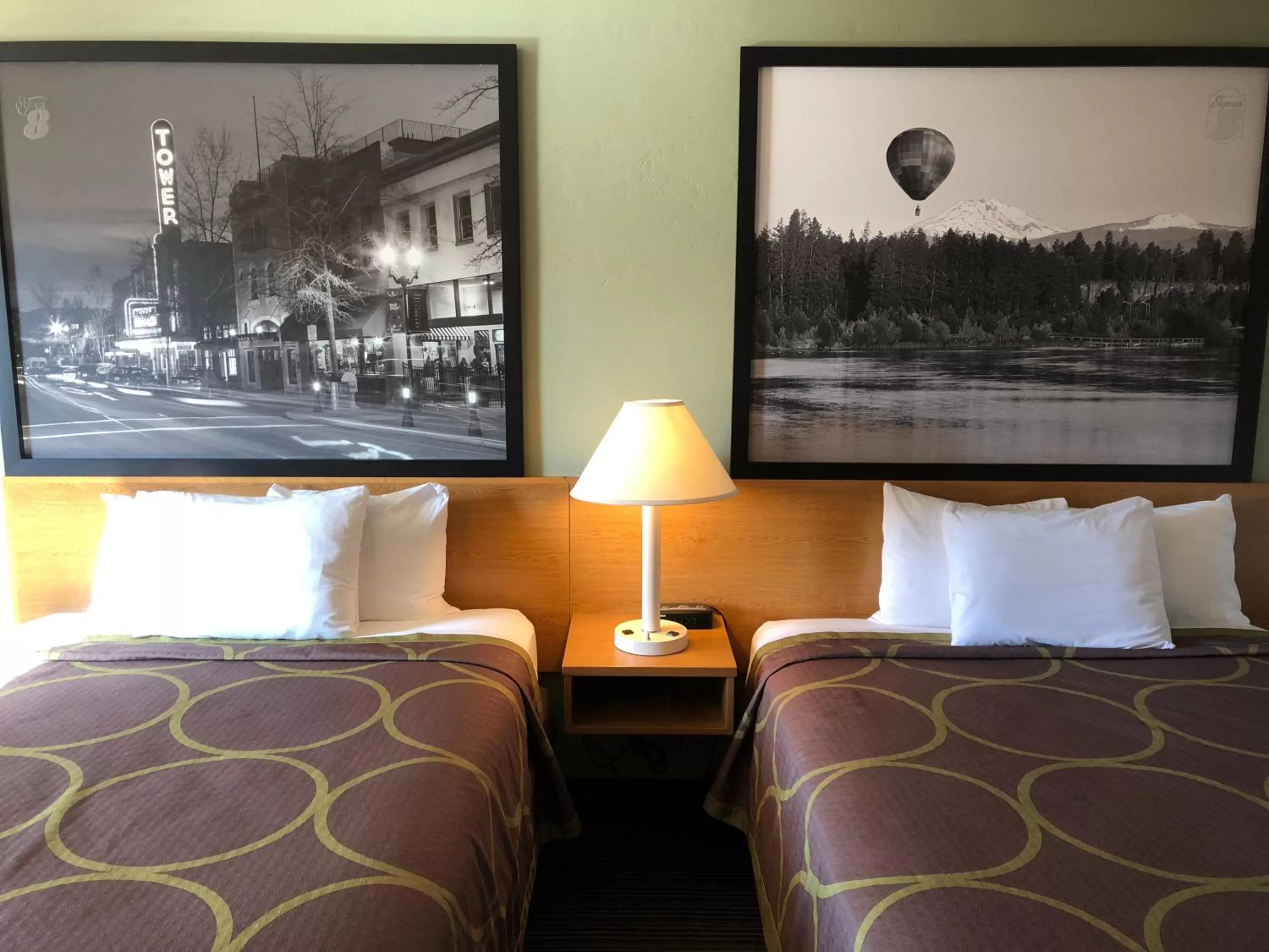 Bedroom, Bed in Super 8 by Wyndham Bend