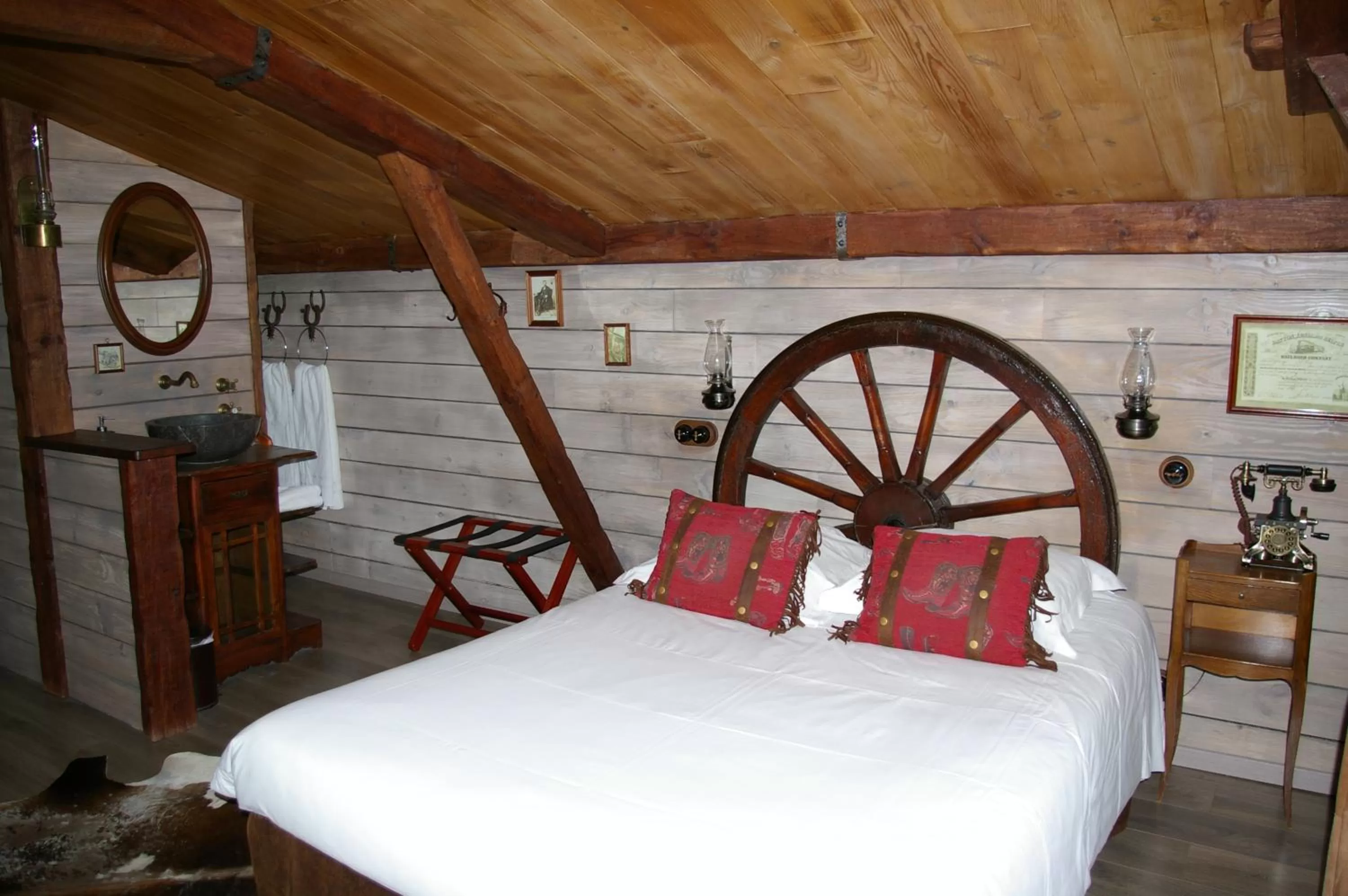 Bed in Hôtel de Bretagne - anciennement Queen Serenity Hotel