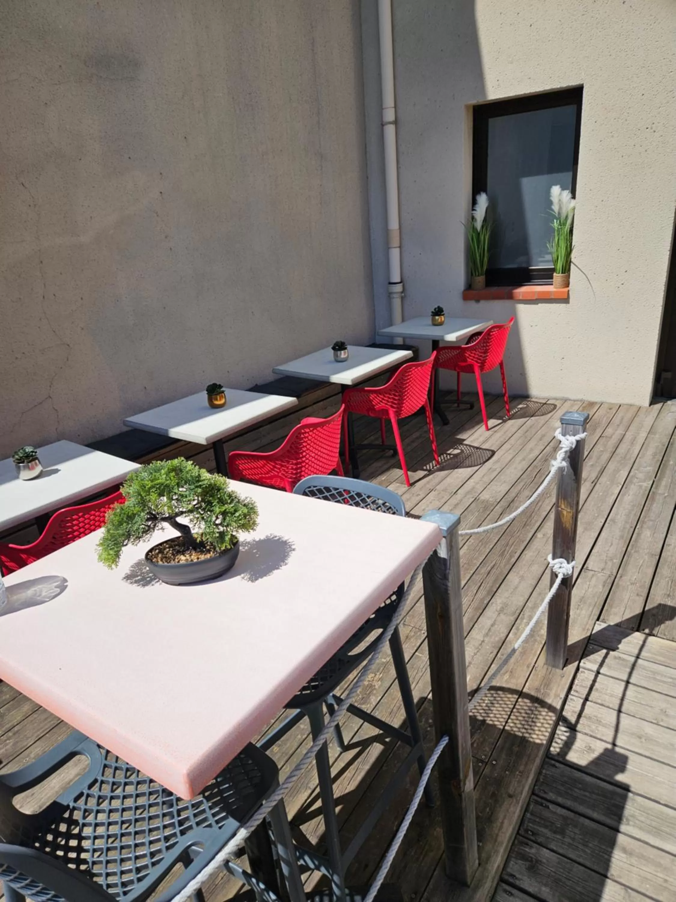 Patio in Ibis Agen Centre Gare