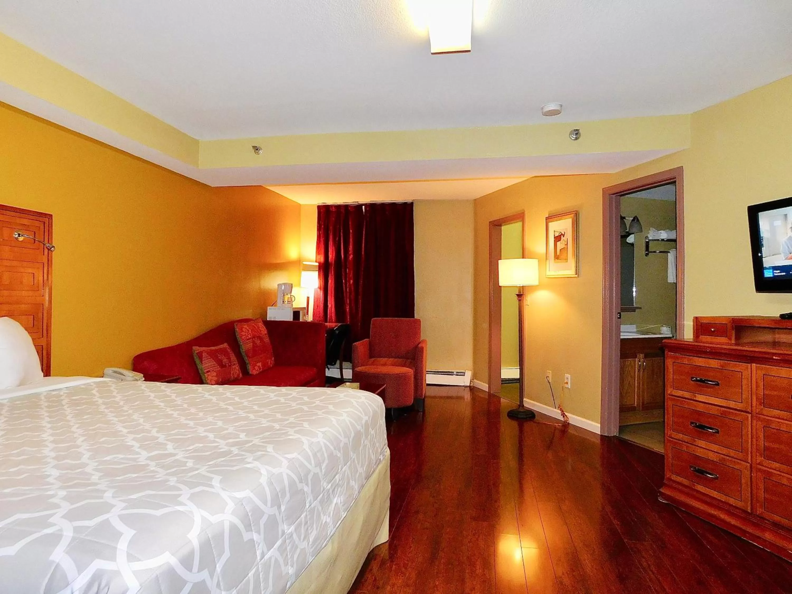 Photo of the whole room, Bed in Americas Best Value Inn & Suites Anchorage Airport