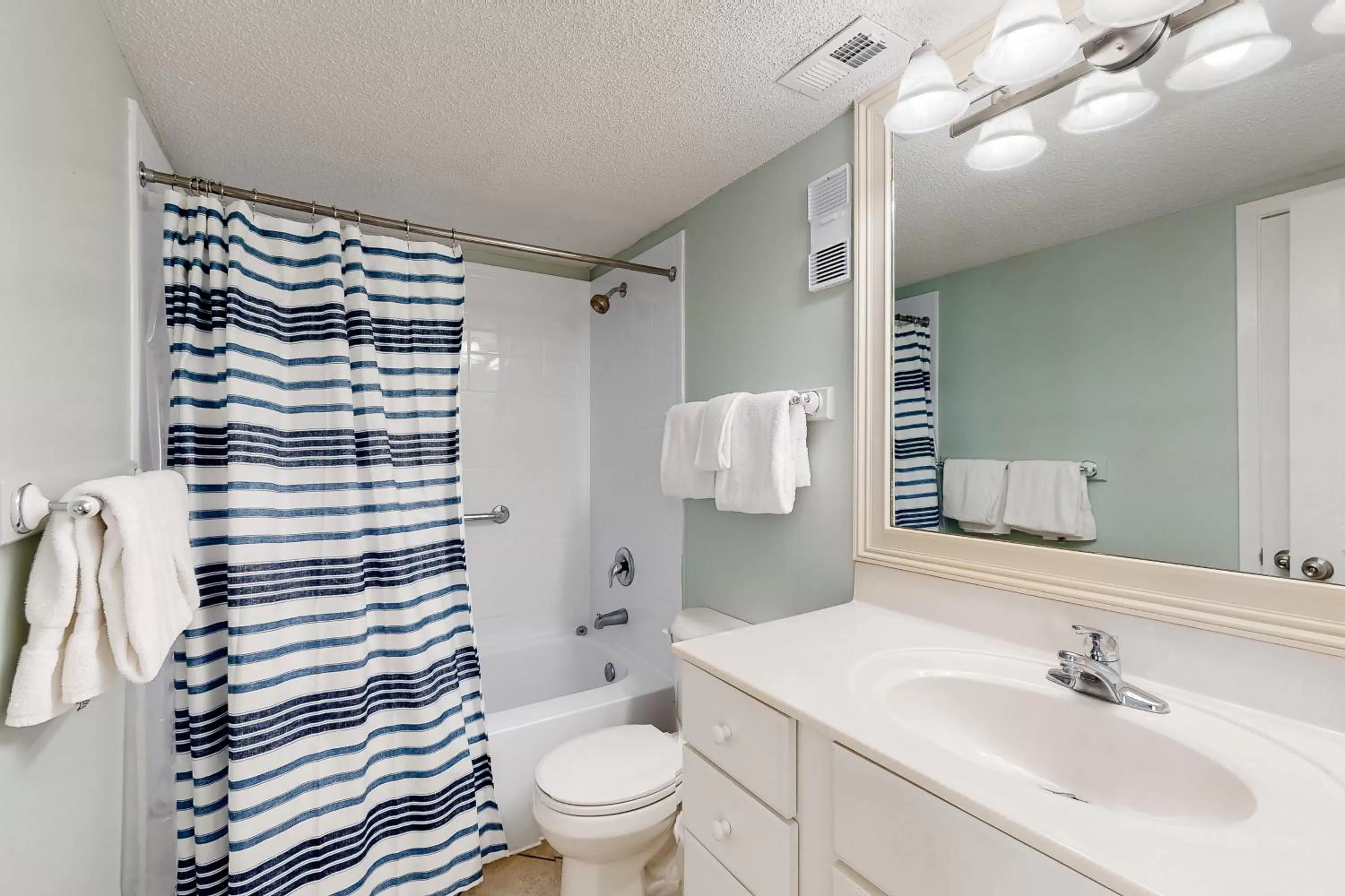 Bathroom in Island Winds West #578