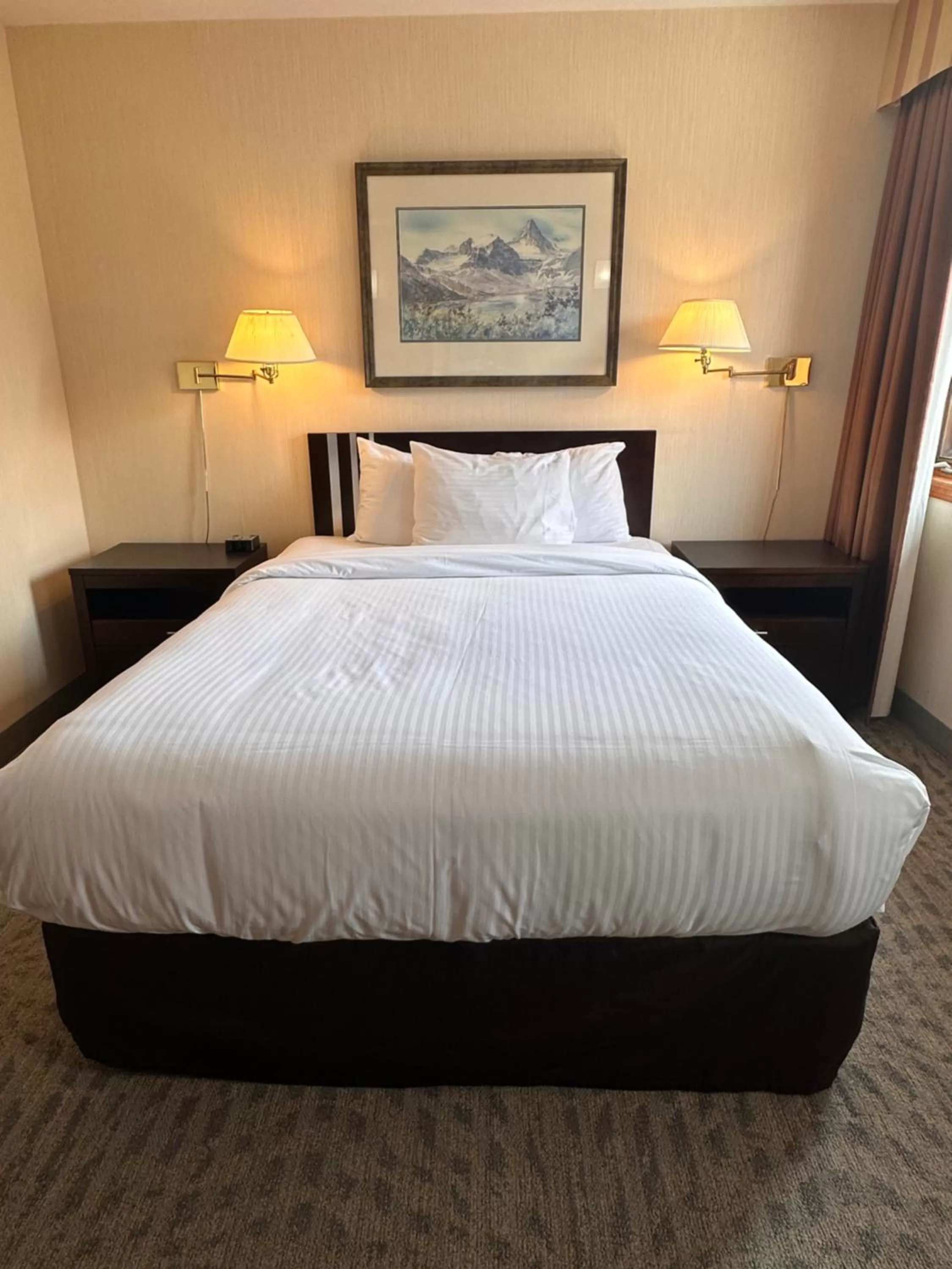 Bedroom, Bed in Chateau Canmore