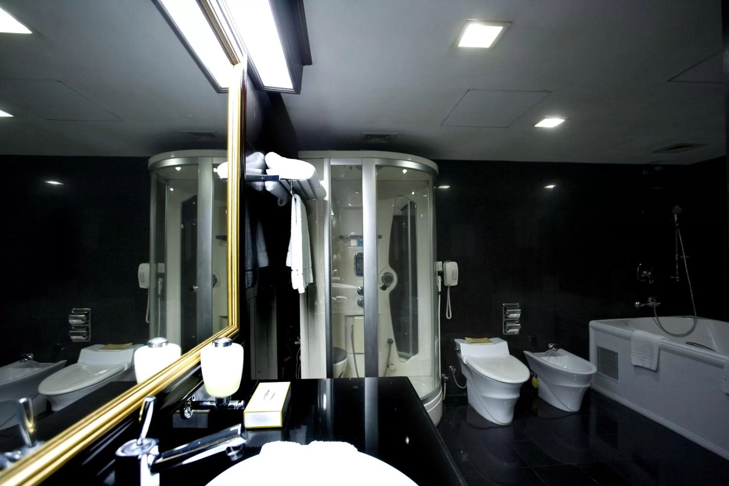 Bathroom in Hotel Sarina