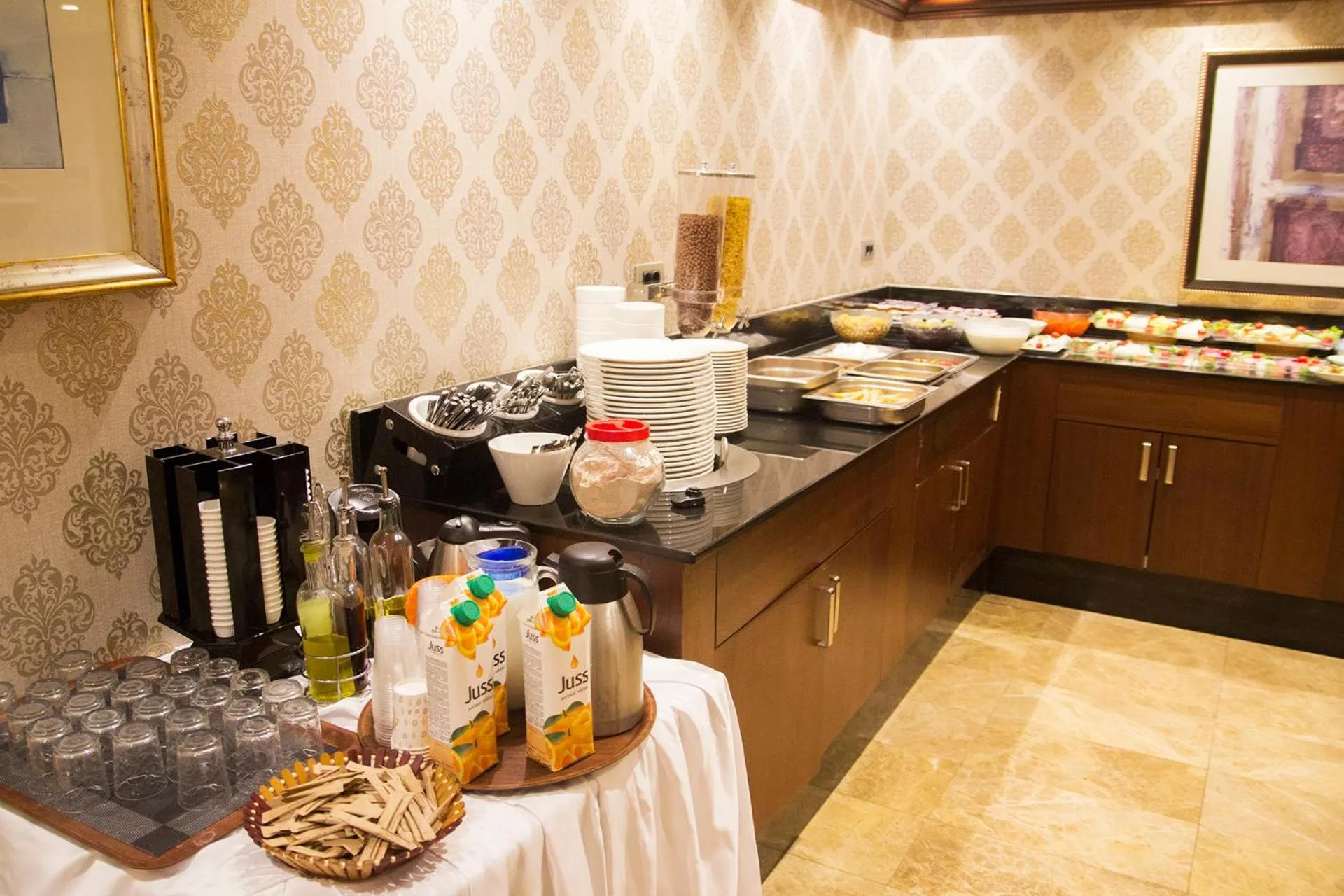 Restaurant/places to eat in Nova Plaza Boutique Hotel & Spa