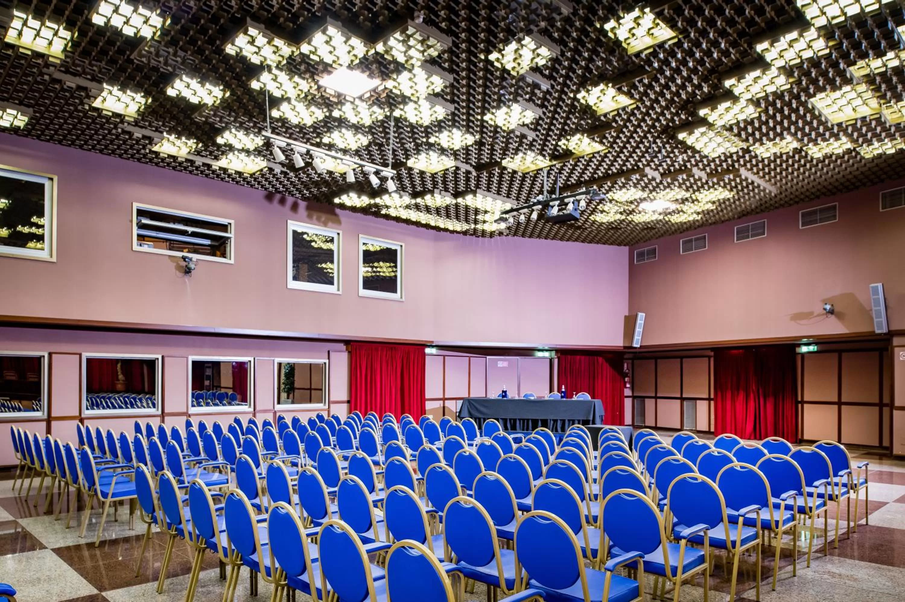 Business facilities in Astoria Palace Hotel