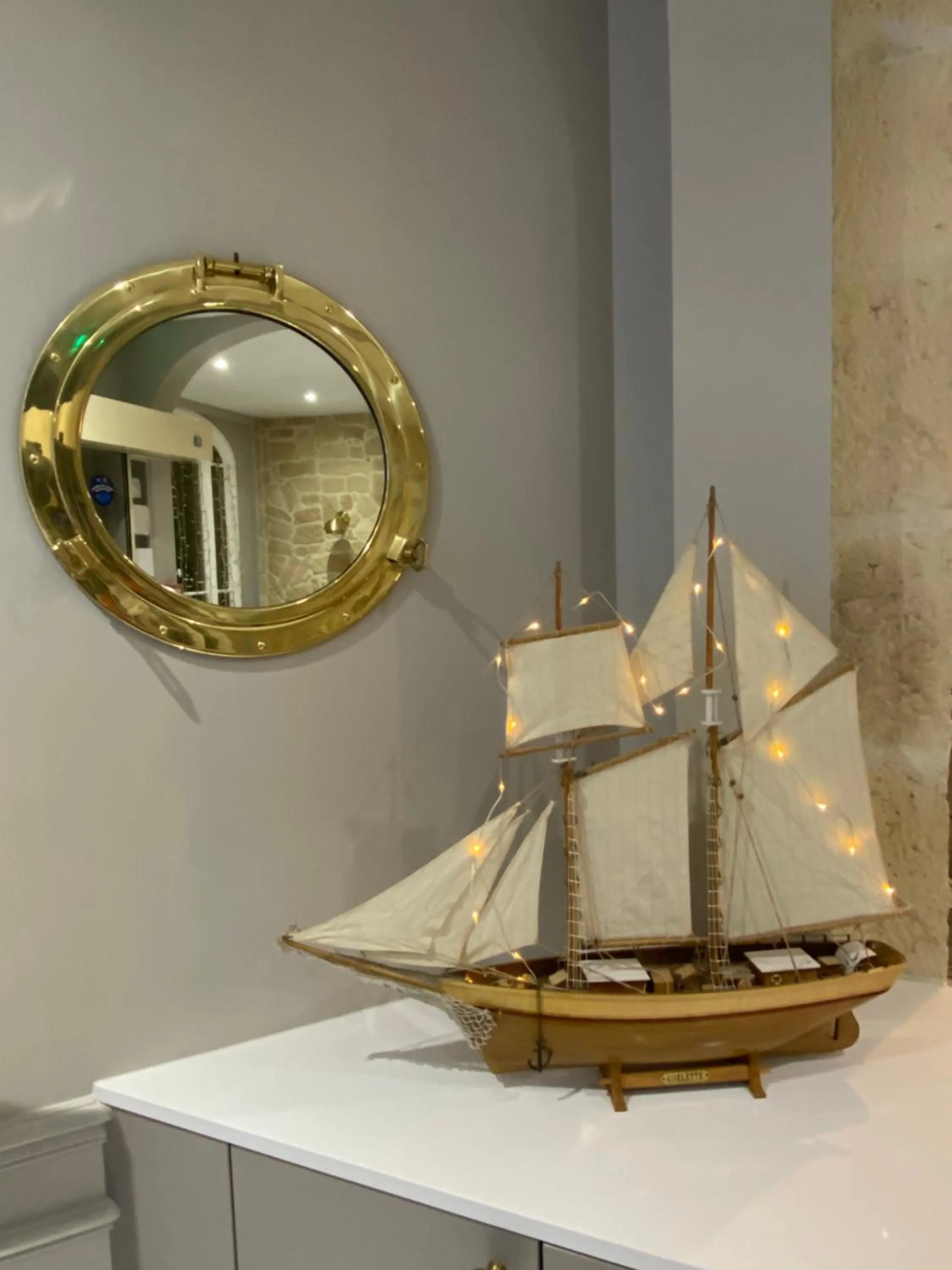 Lobby or reception in L'Amiral