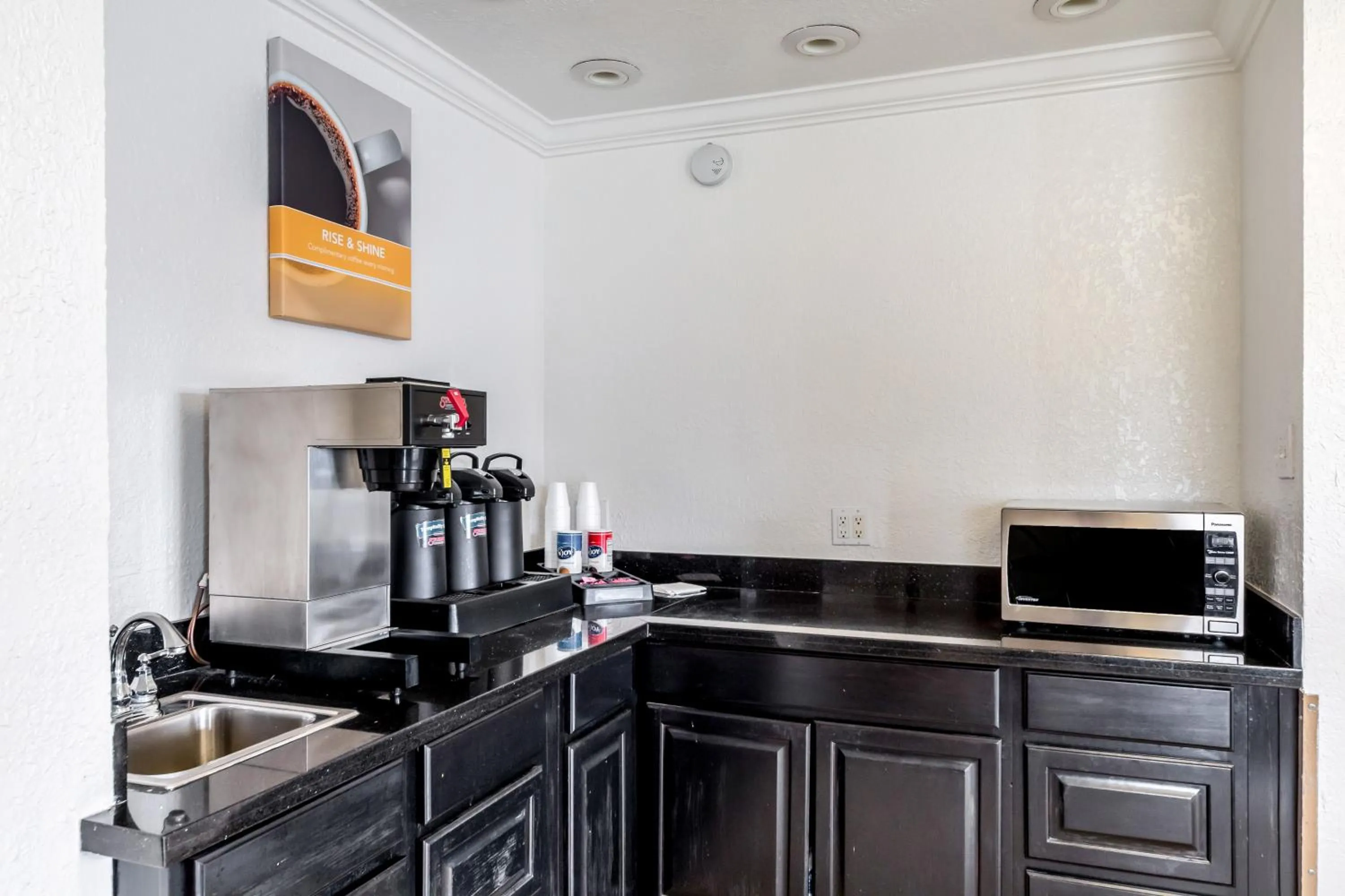 Lobby or reception in Motel 6 San Antonio, TX - Frost Bank Center