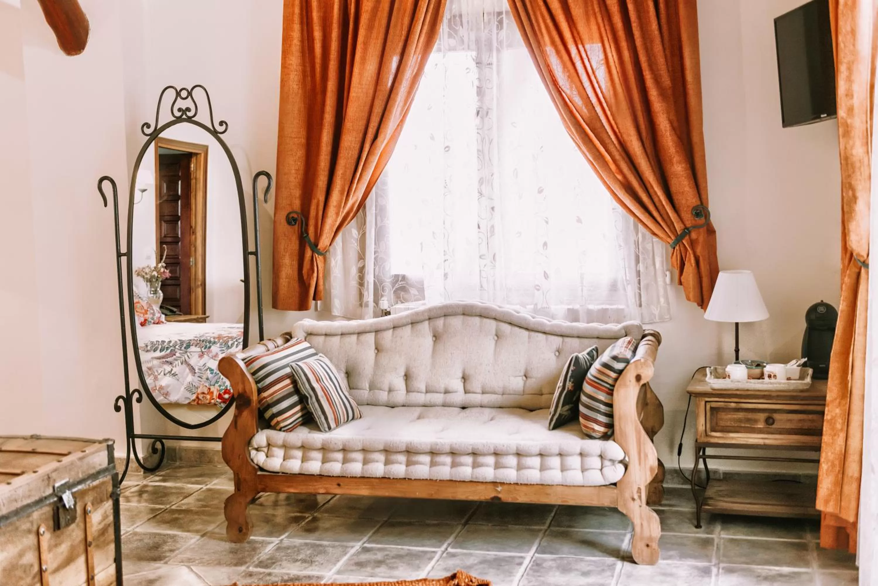 Decorative detail, Bed in Eco Hotel con encanto Masía la Mota B&B