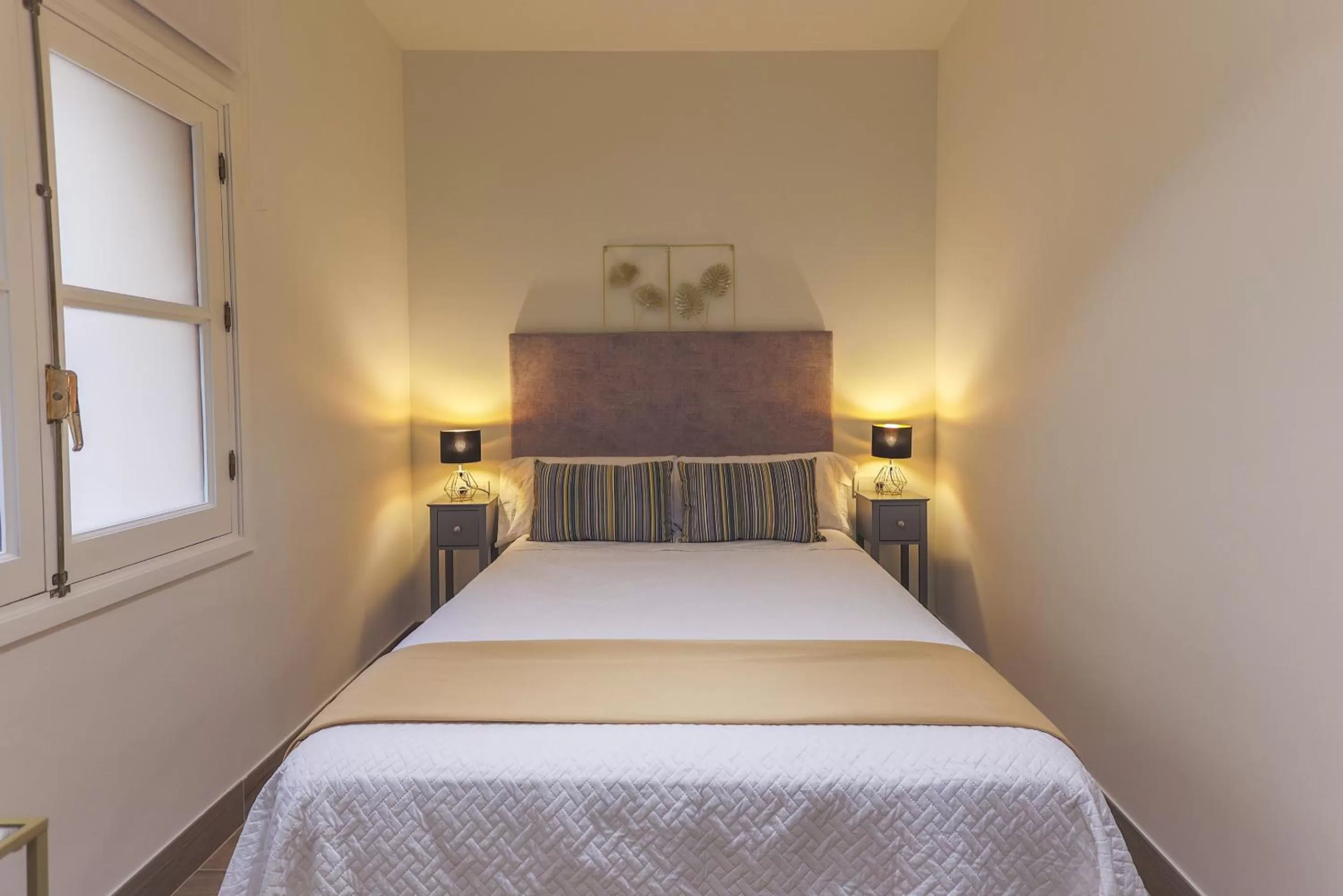 Double Room with Private Bathroom in Dorinda Rooms