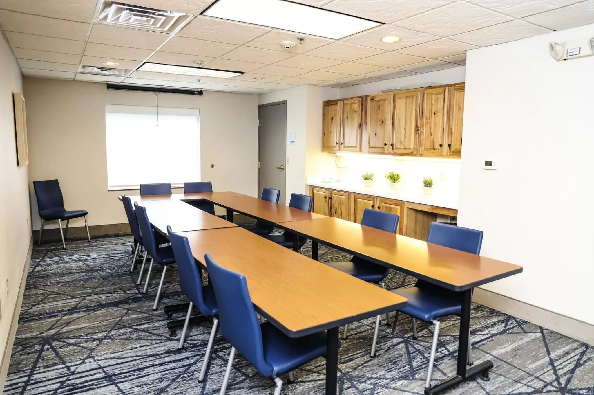 Meeting/conference room in Holiday Inn Express & Suites Donegal by IHG