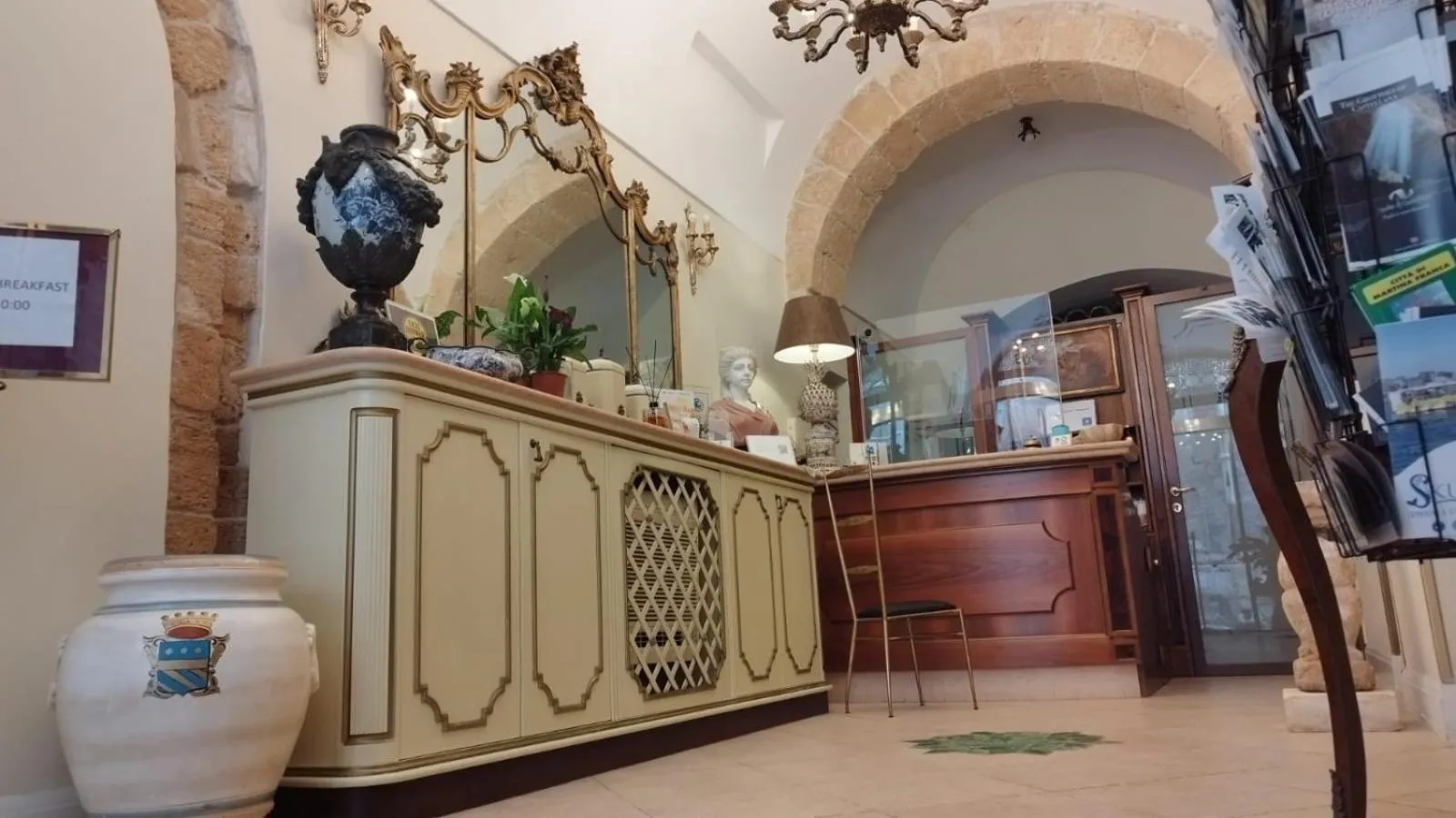 Lobby or reception in Hotel Akropolis - Museum Hotel