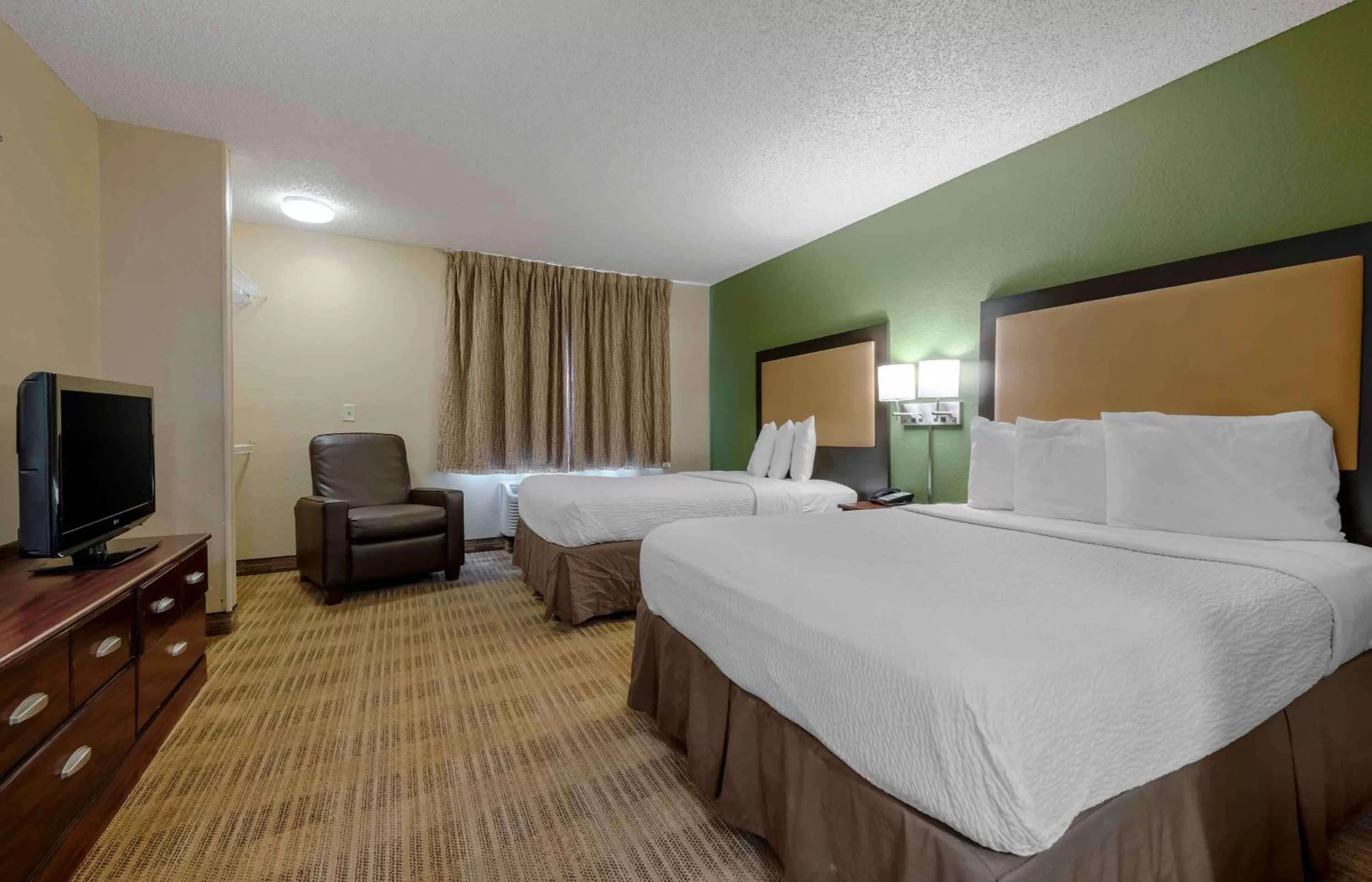 Bedroom, Bed in Extended Stay America Select Suites - Orlando - Conven Ctr - Sports Complex