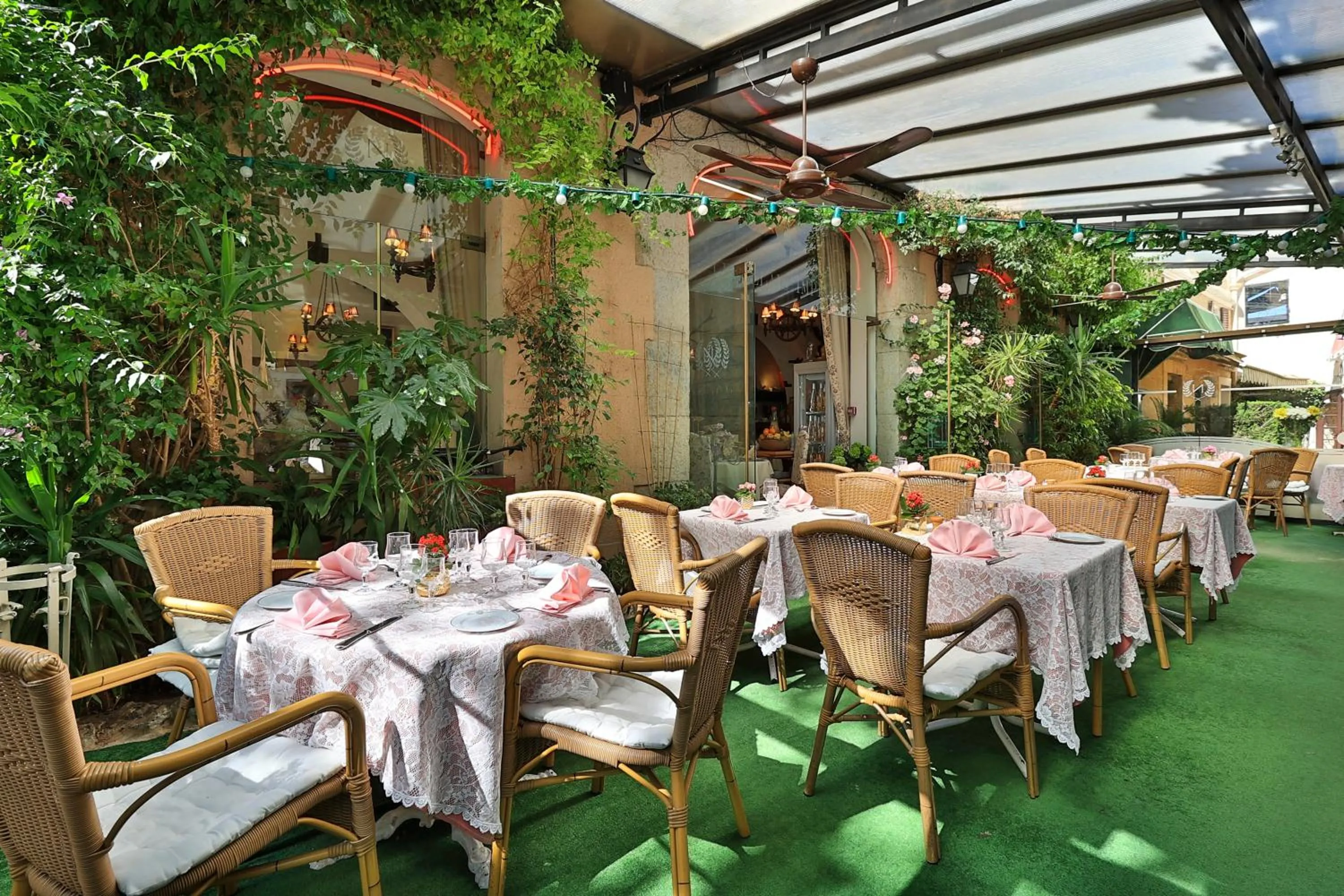 Patio in Logis Le Relais Imperial