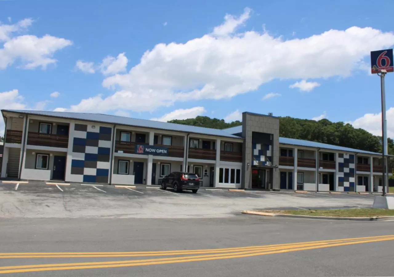 Property building in Studio 6 Suites Chattanooga TN Lookout Mtn.