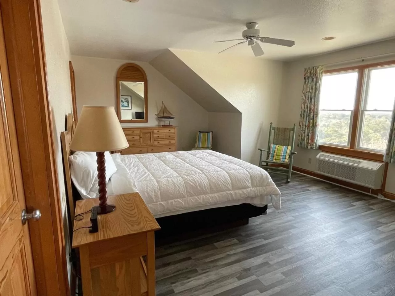Bedroom, Bed in Pony Island Inn