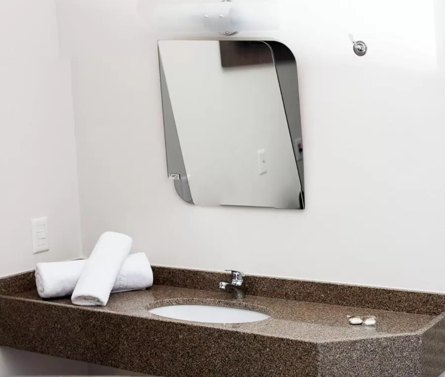 Bathroom in Hotel Dois H