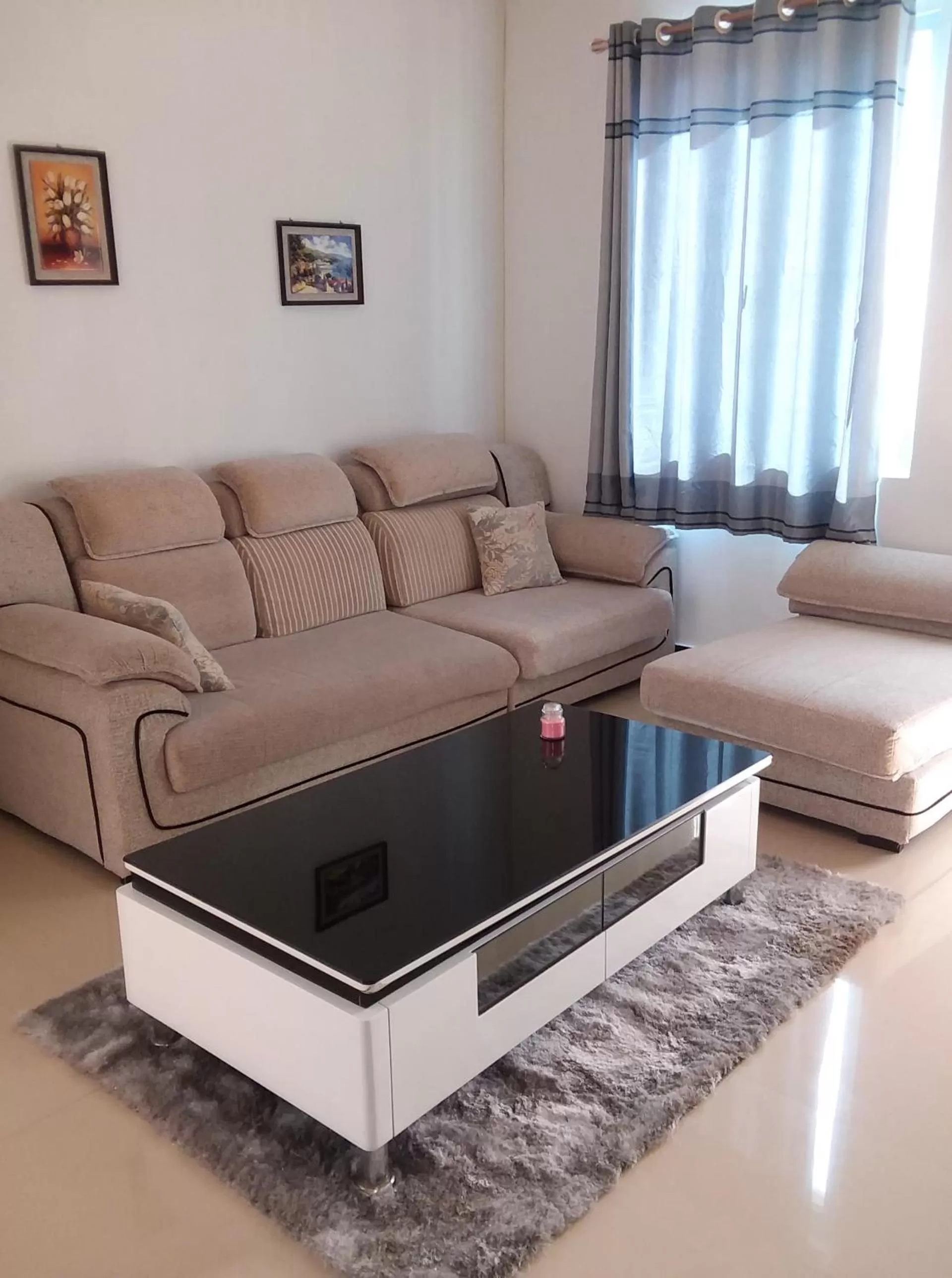 Seating area in Riverside Hotel