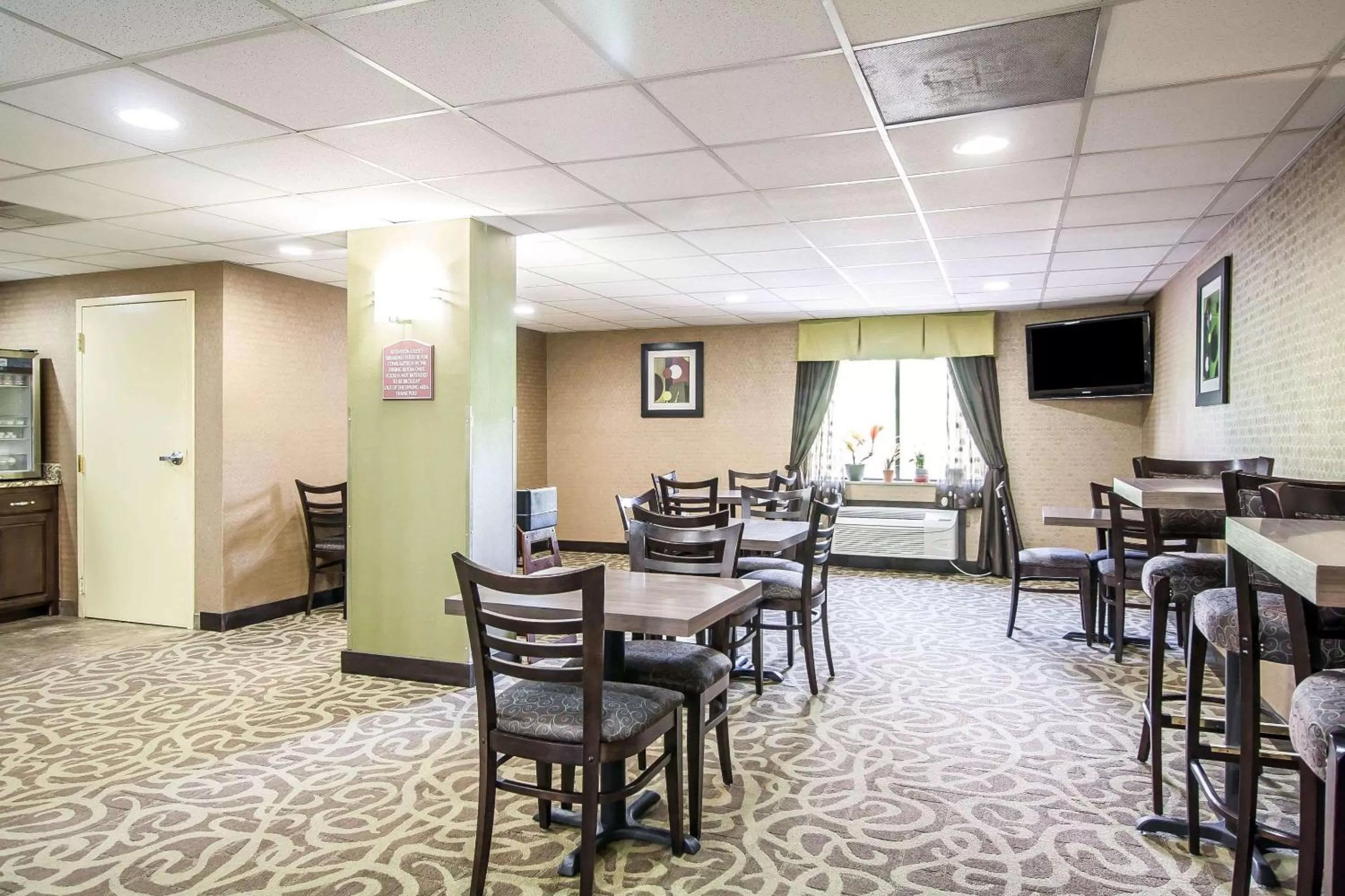 Restaurant/places to eat in Comfort Inn Jackson I-40