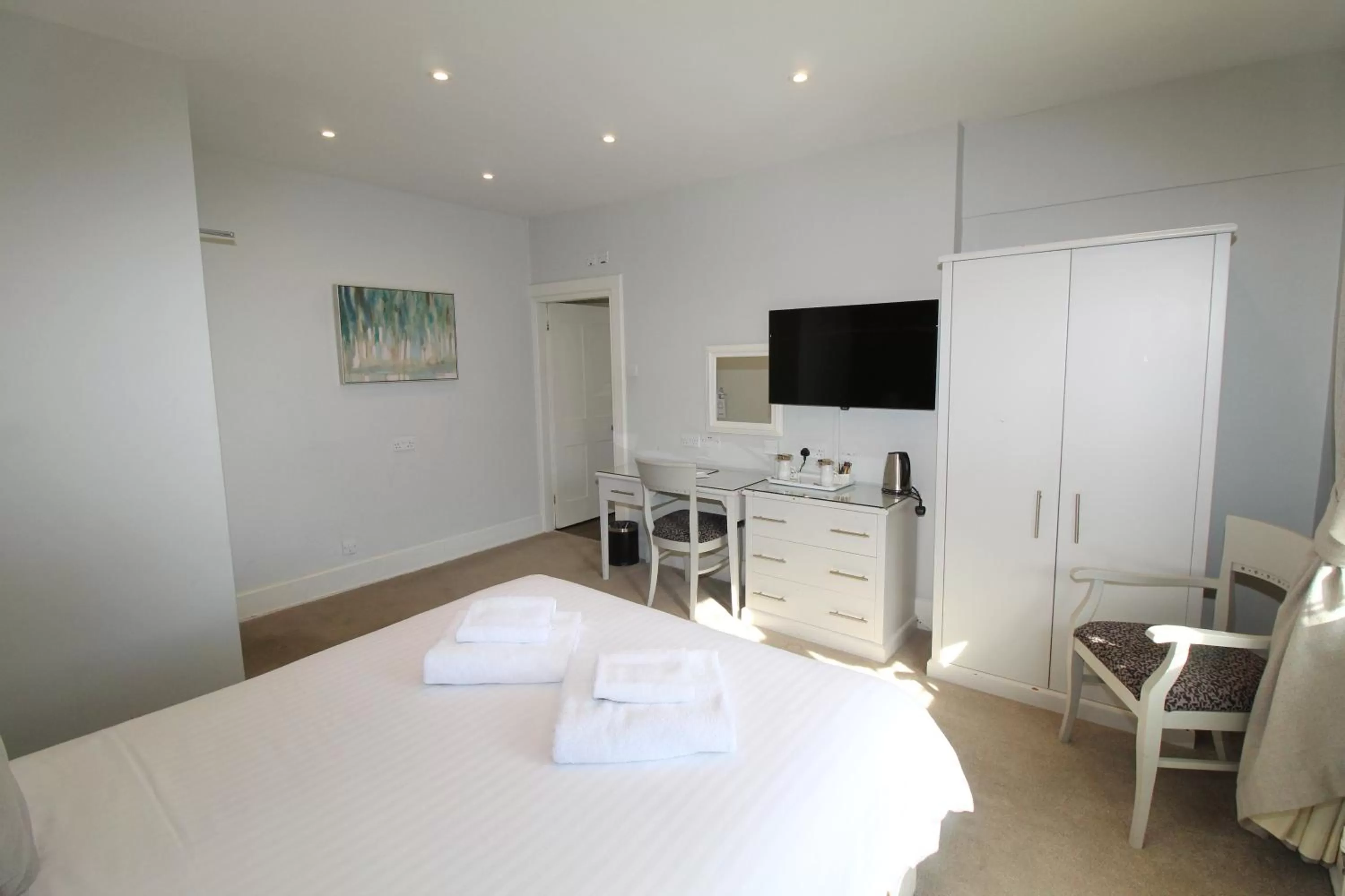 Bedroom, Bed in The Conningbrook Hotel