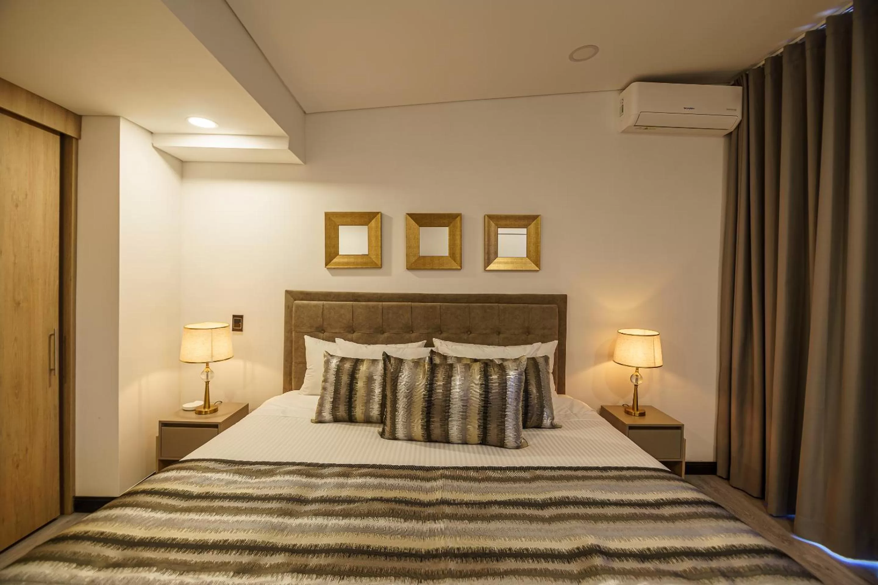 Bedroom, Bed in First Class Hotel