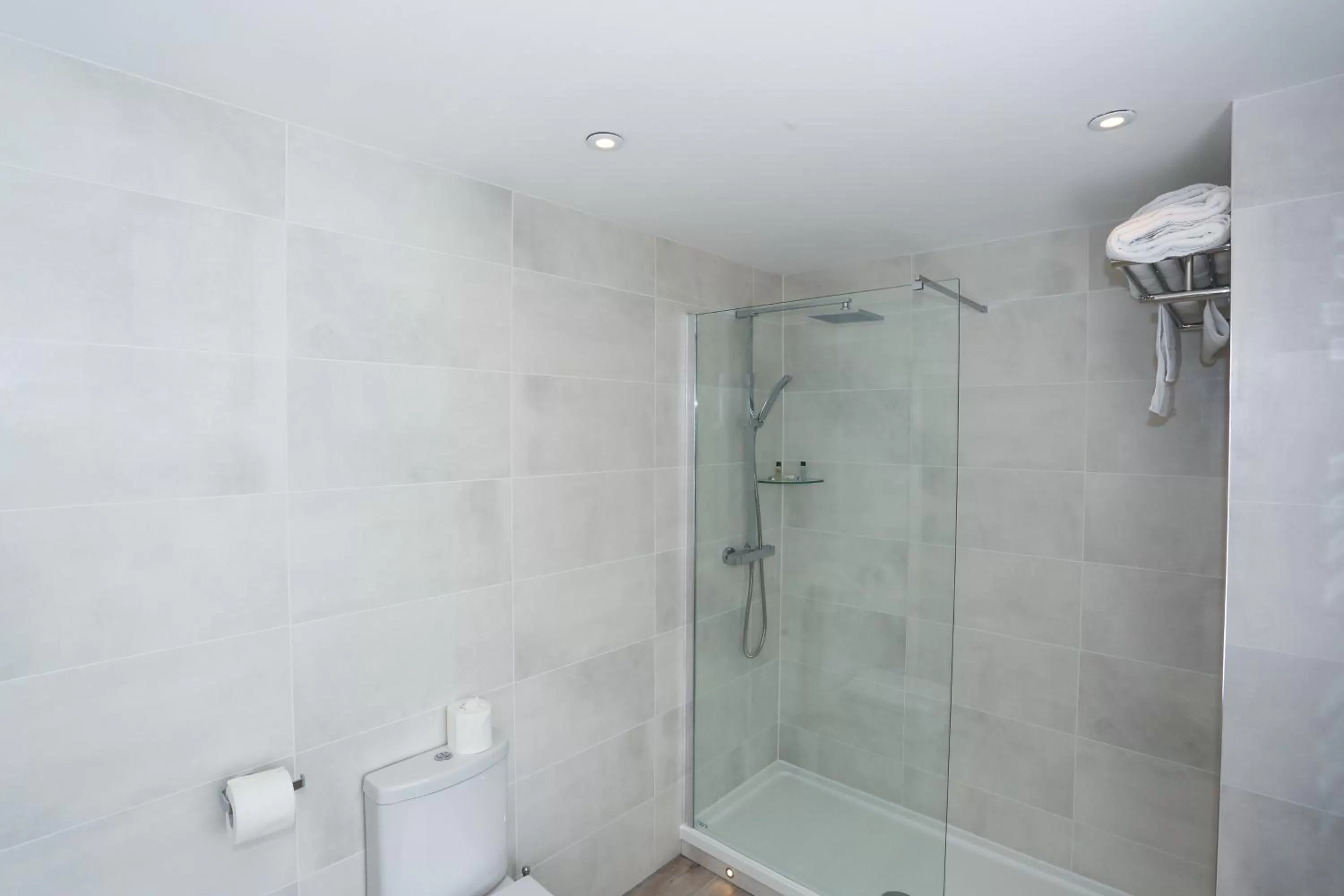 Shower in Duck Bay Hotel & Restaurant