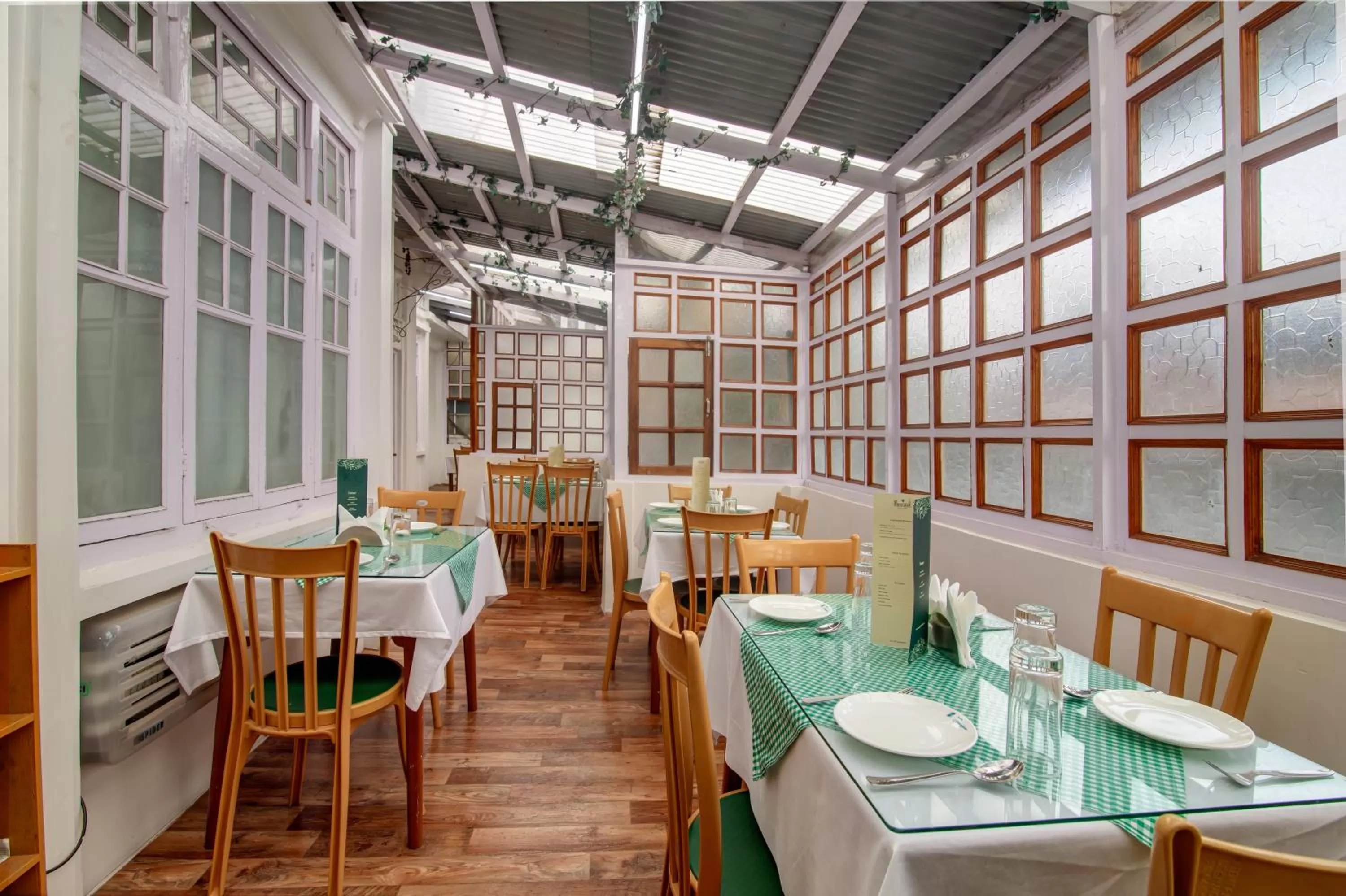 Restaurant/places to eat in Muscatel Spring Burn - 100 Mts from Mall Road