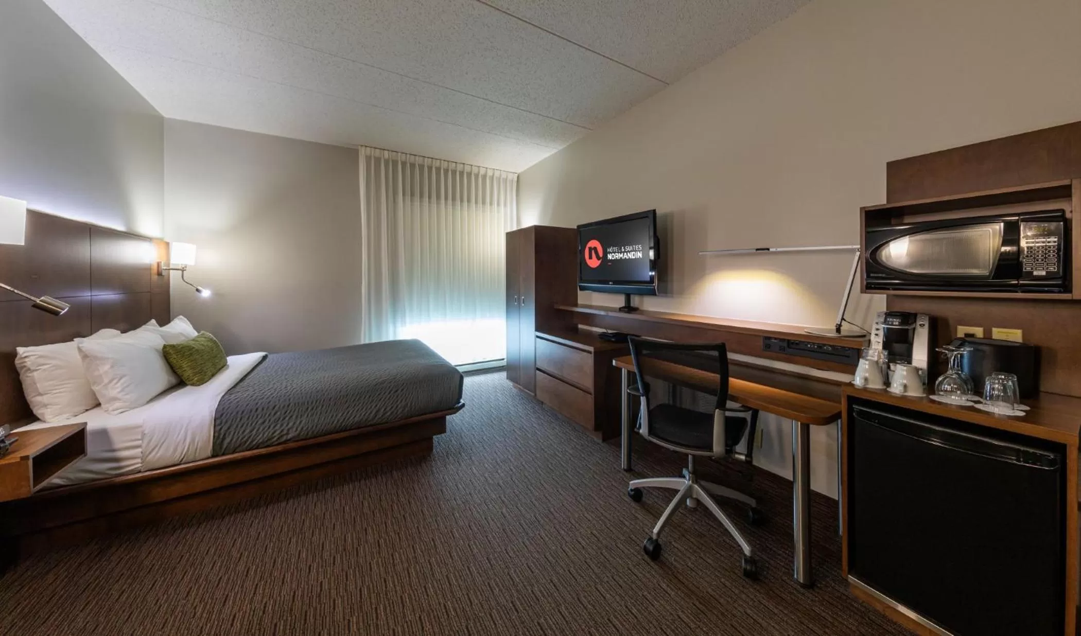 Bed in Hôtel & Suites Normandin Québec