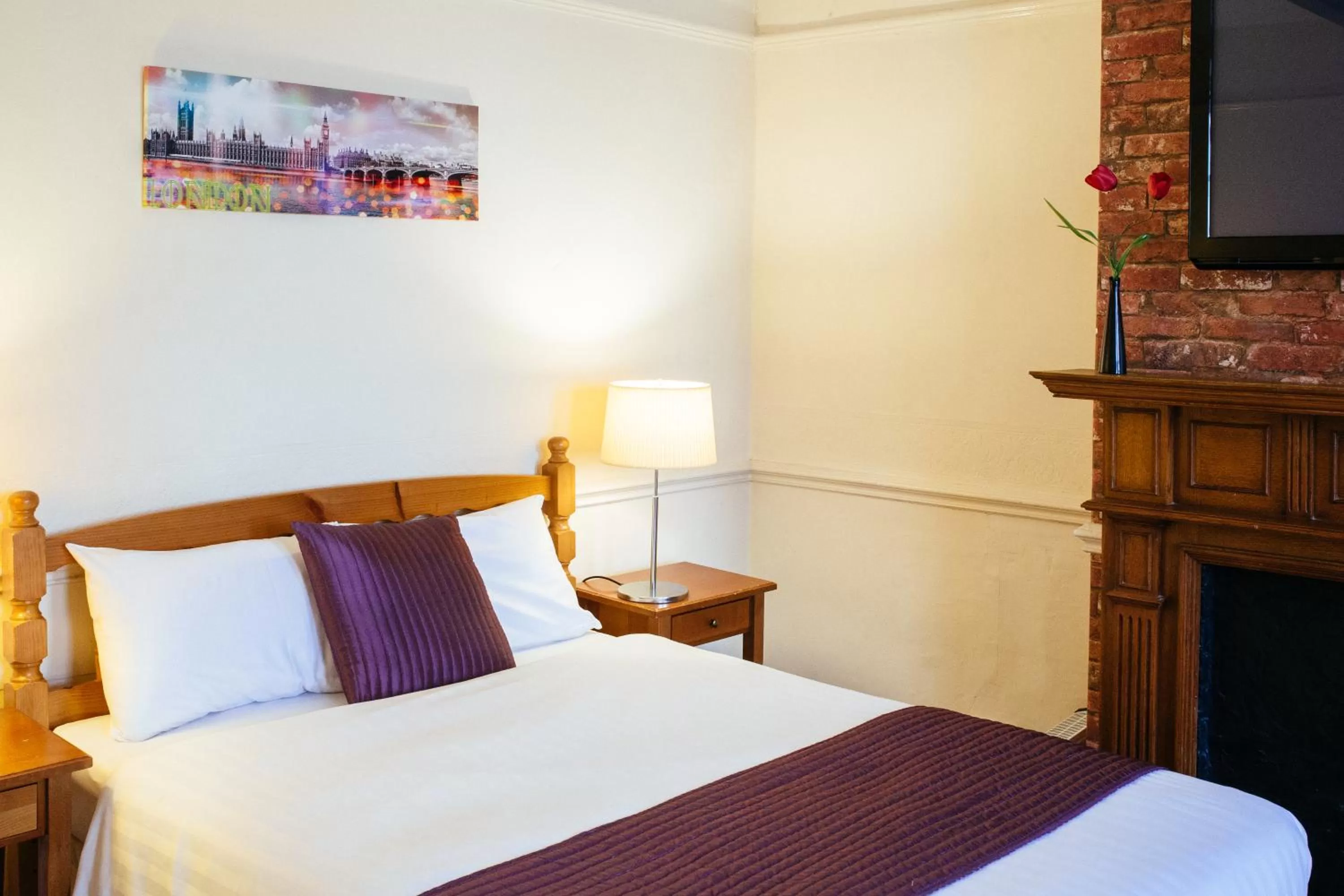 Bedroom, Bed in Pymgate Lodge Hotel Manchester Airport