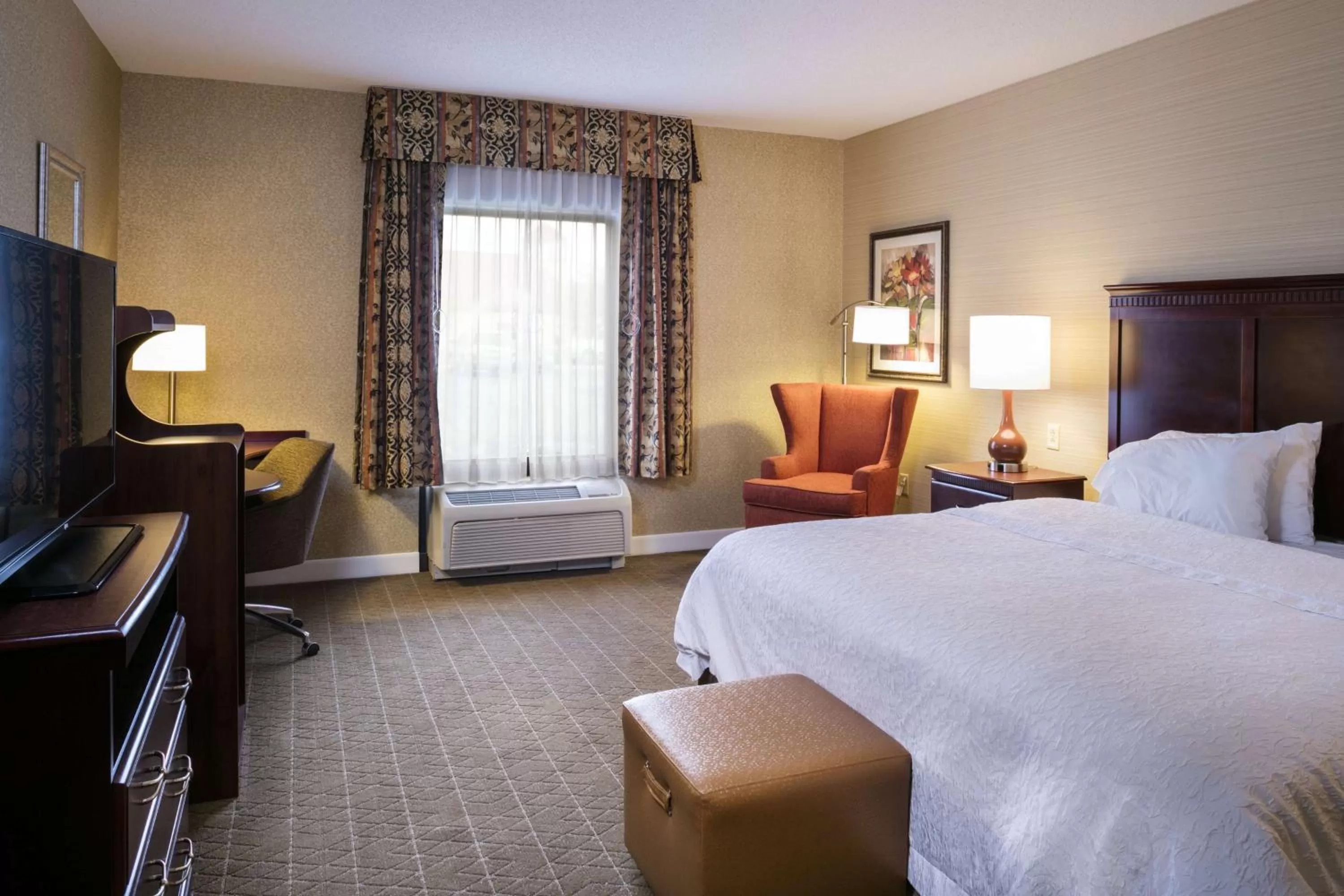 Bedroom, Bed in Hampton Inn & Suites Toledo-Perrysburg