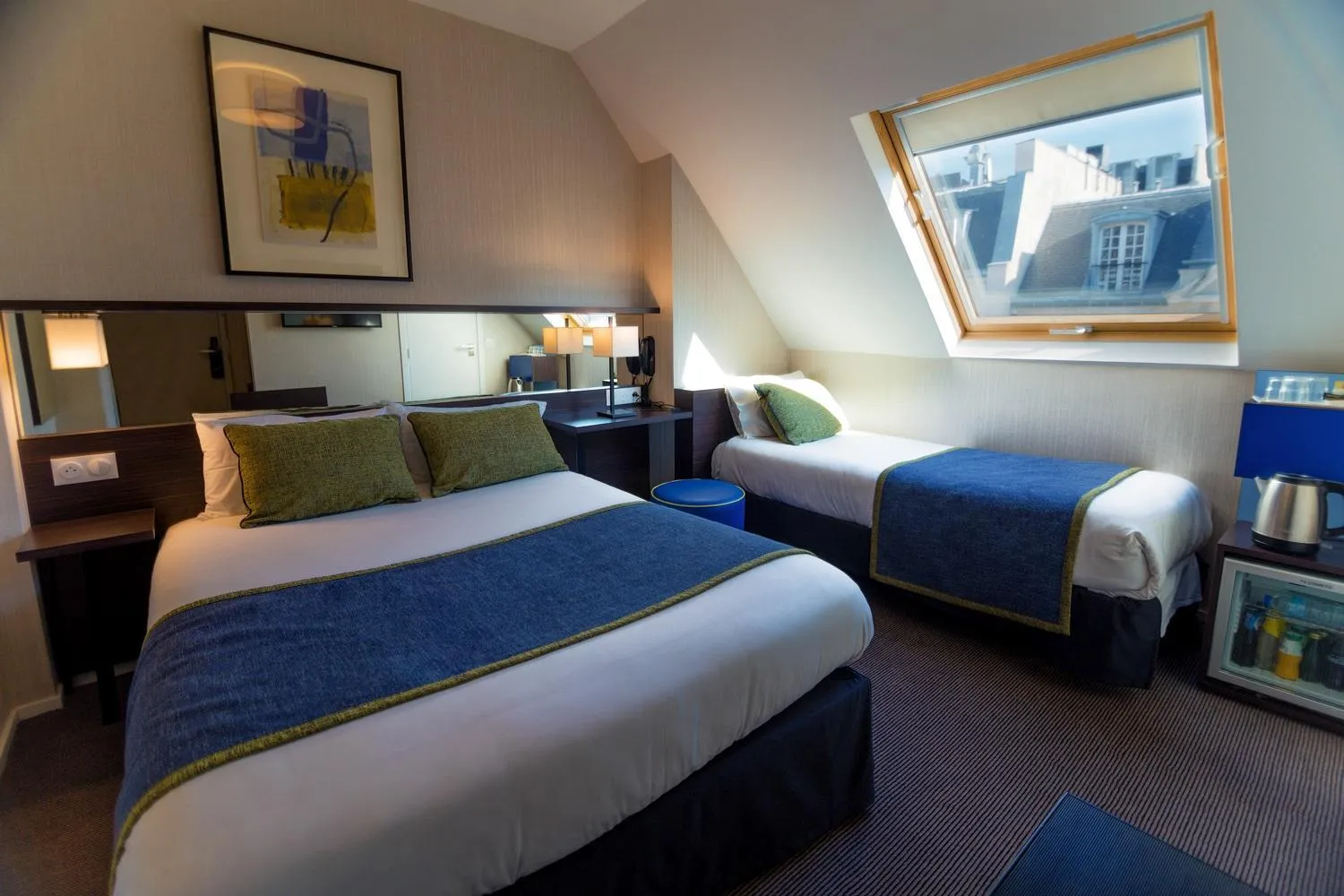 Bedroom, Bed in Hôtel Charing Cross