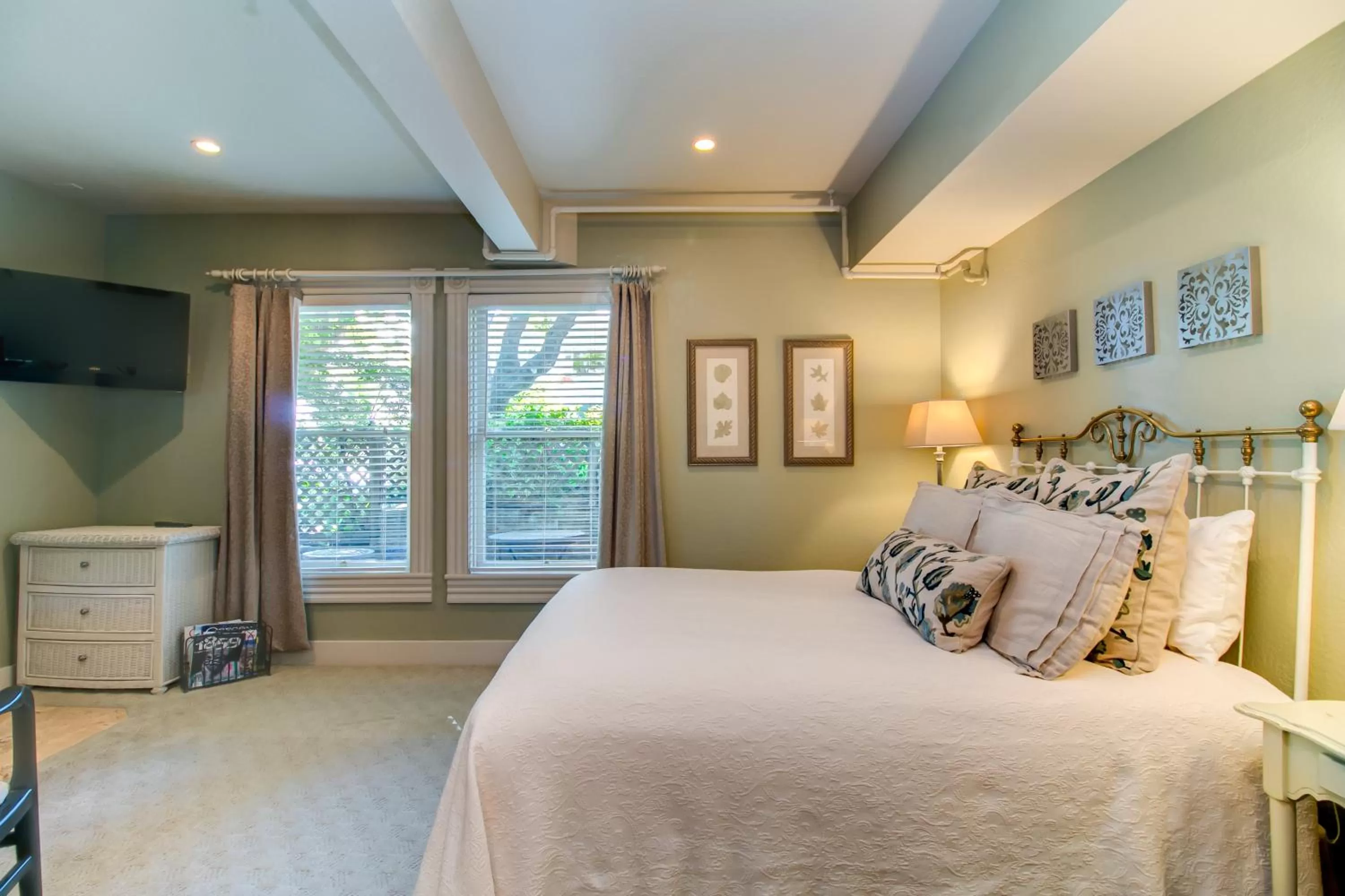 Bed in Winchester Inn