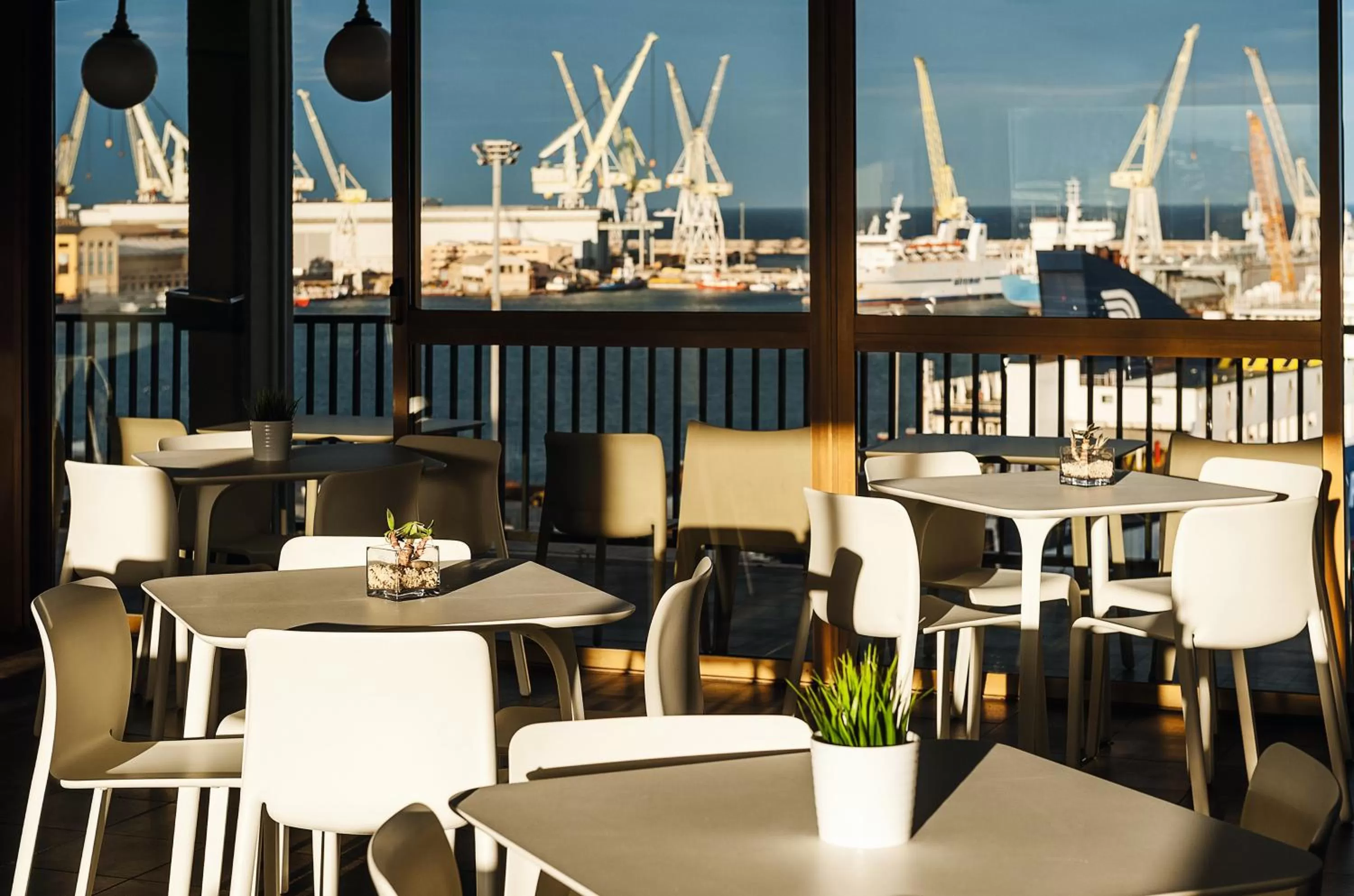 Restaurant/places to eat in President Hotel Palermo