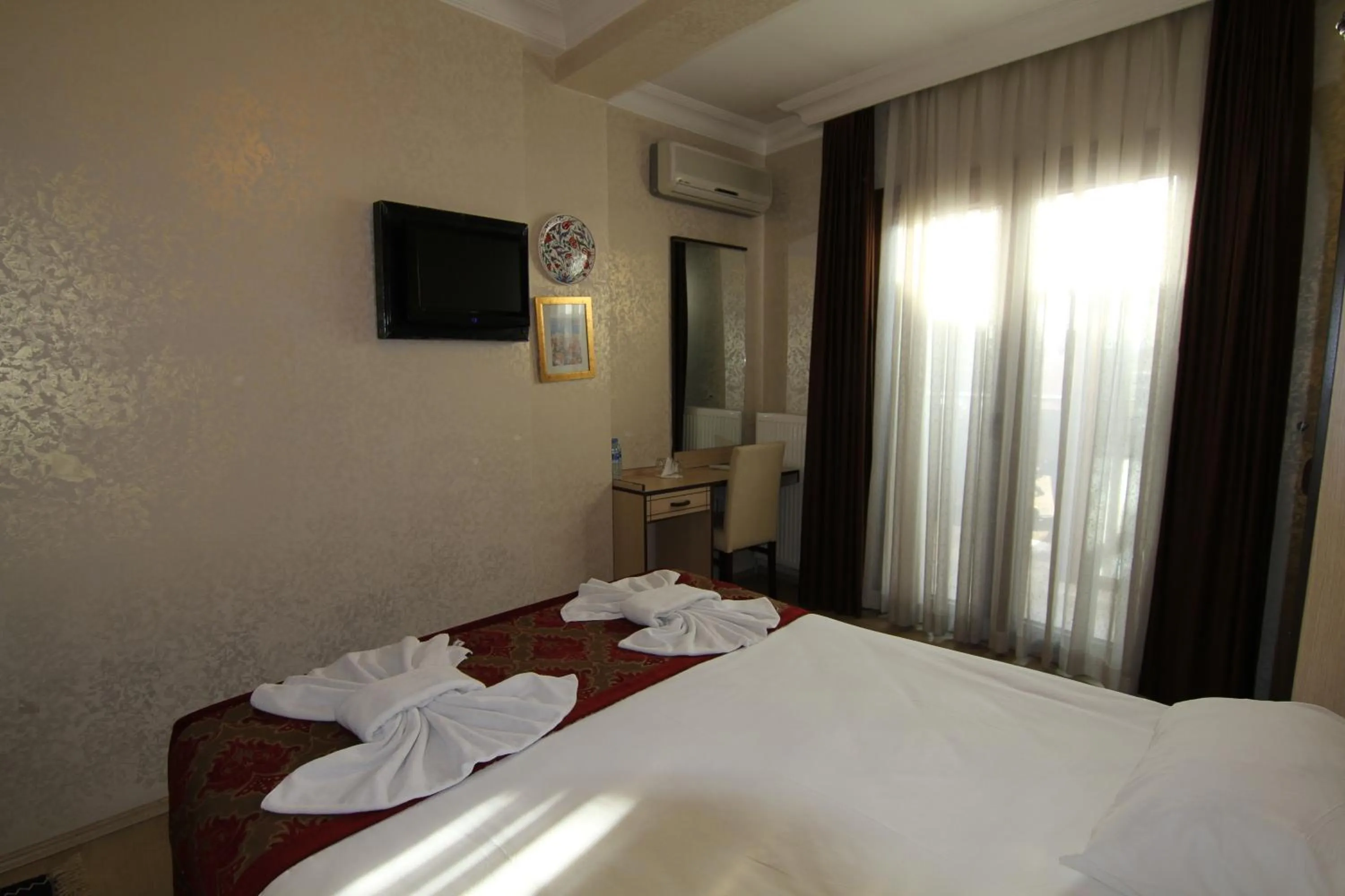 Bedroom, Bed in Art City Hotel Istanbul