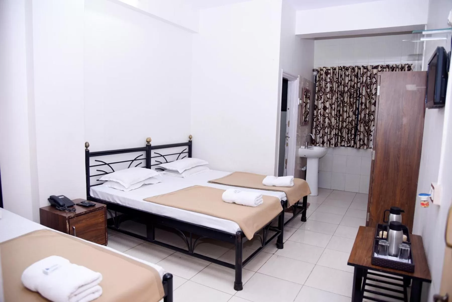 Bedroom, Bed in Hotel Sai Yatri