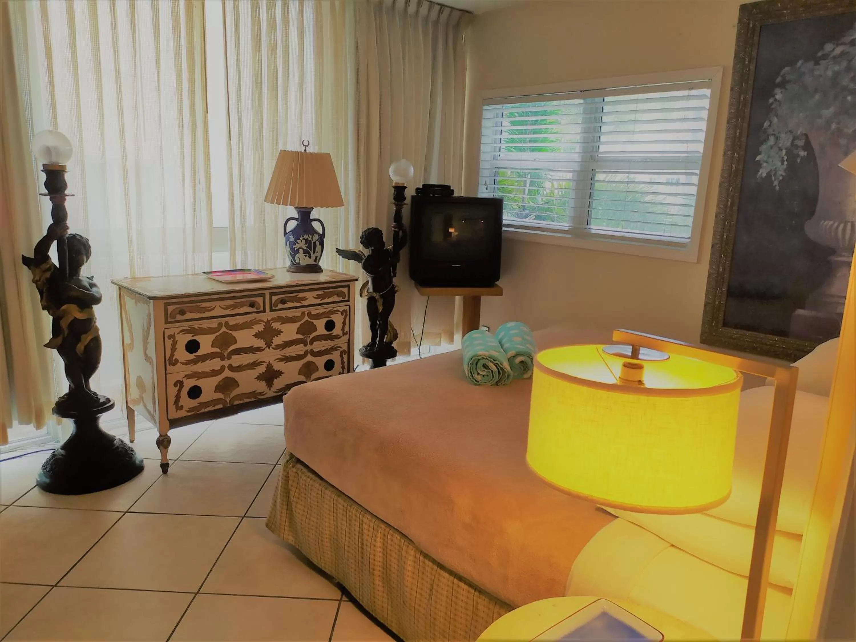 Bed in Manhattan Tower Apartment Hotel