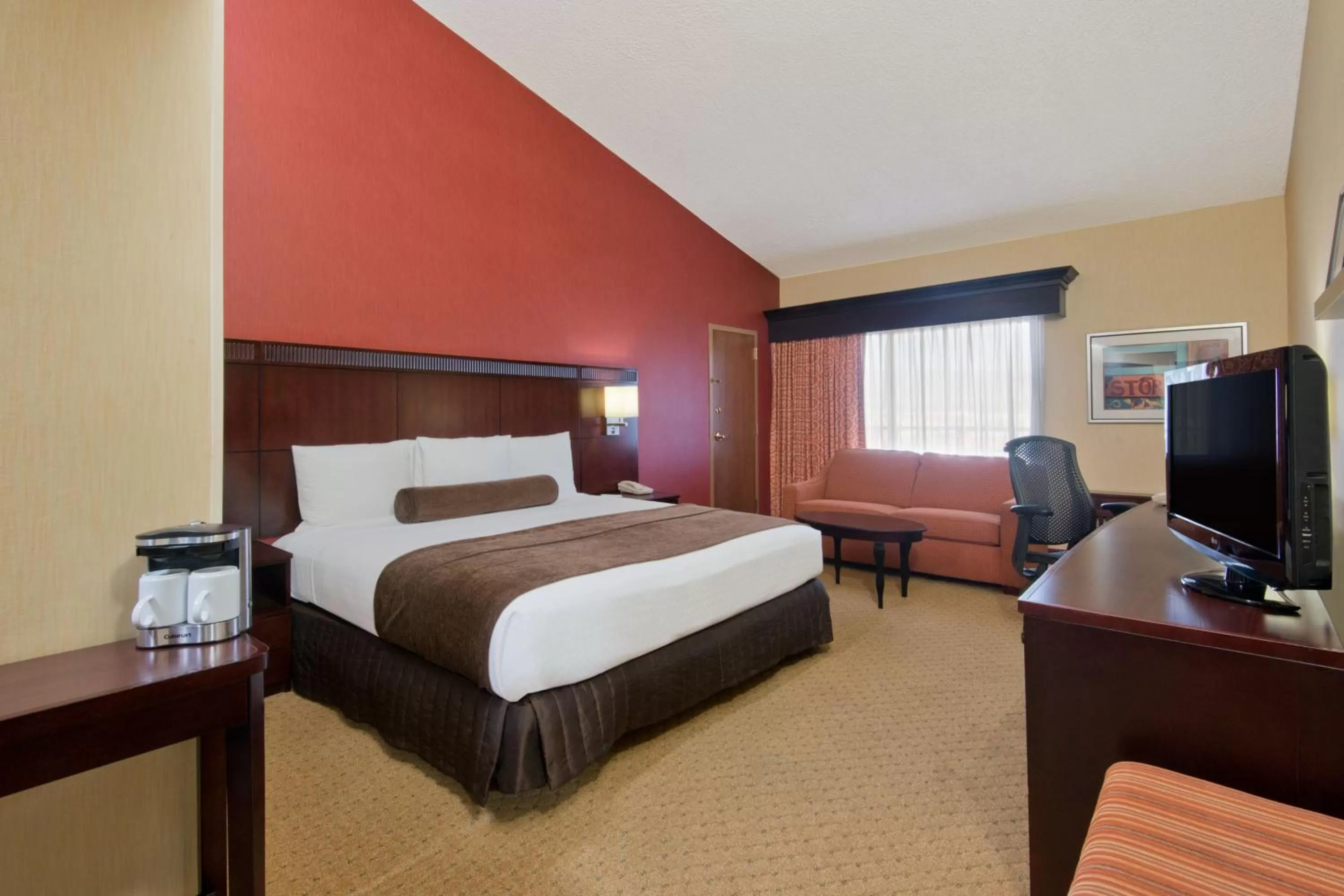 Bedroom, Bed in Albuquerque Crowne Plaza by IHG
