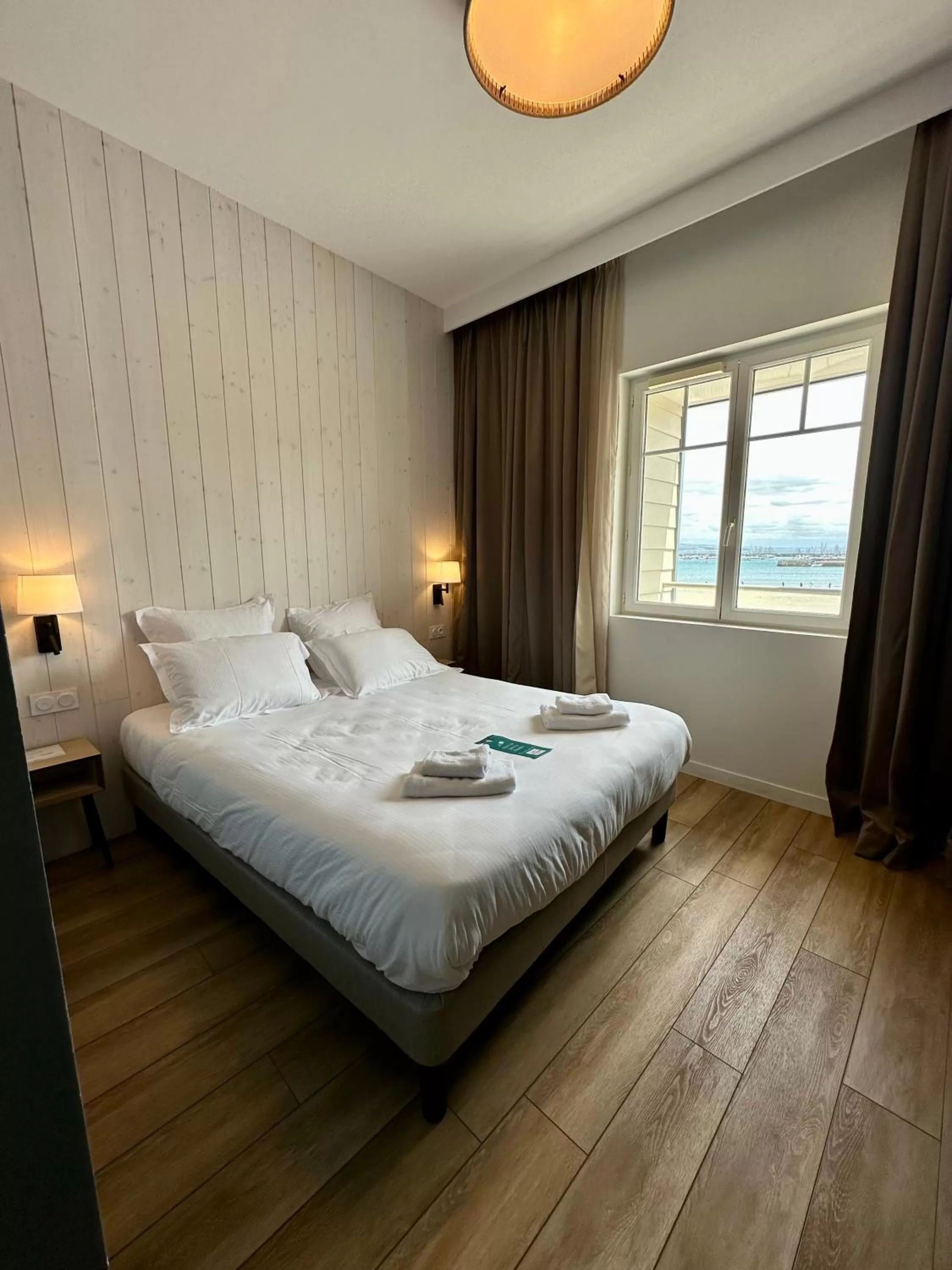 Bed in Hôtel de la Baie