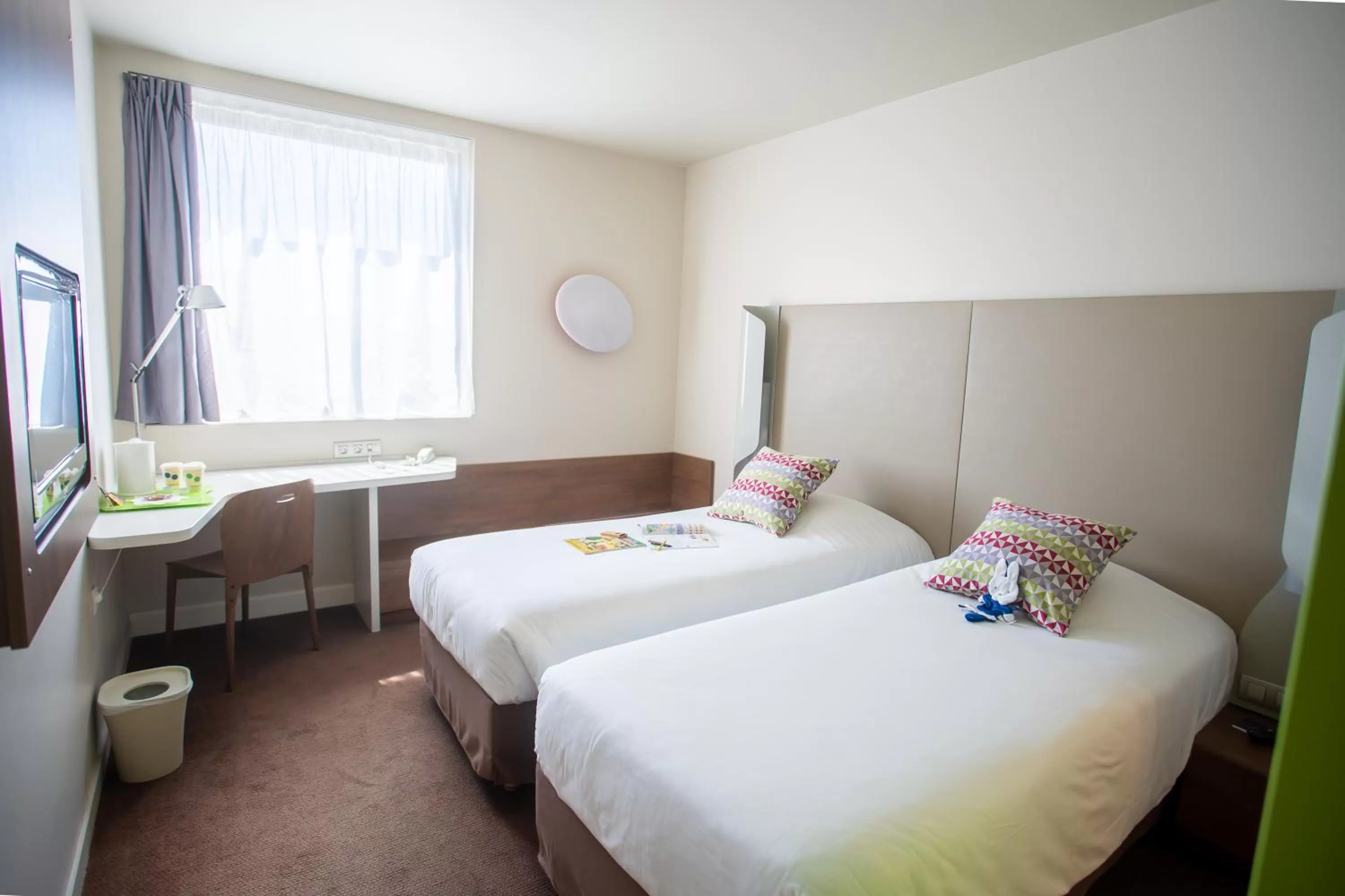 Bedroom, Bed in Campanile Carcassonne Est - La Cité