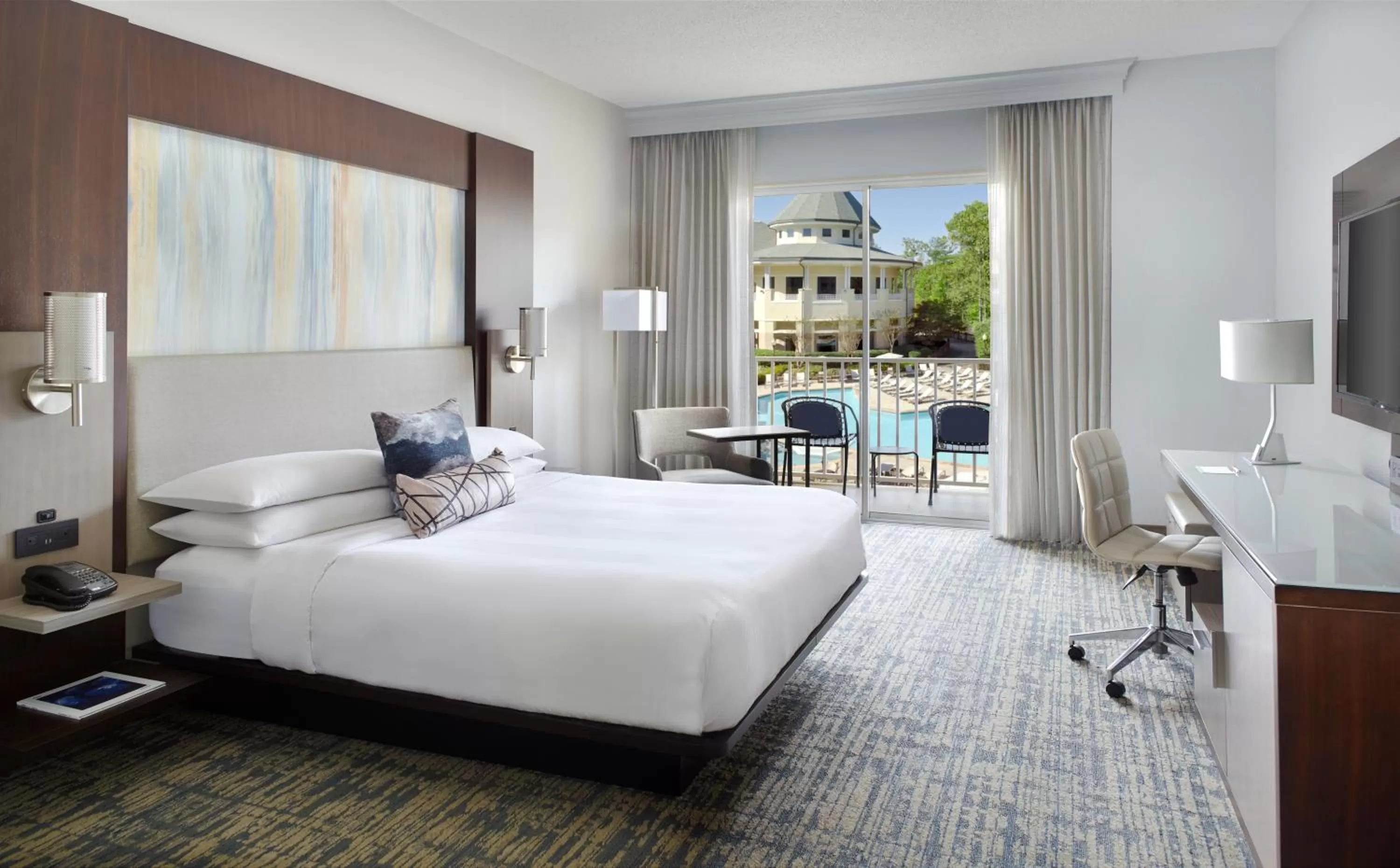 TV and multimedia, Bed in Atlanta Evergreen Lakeside Resort