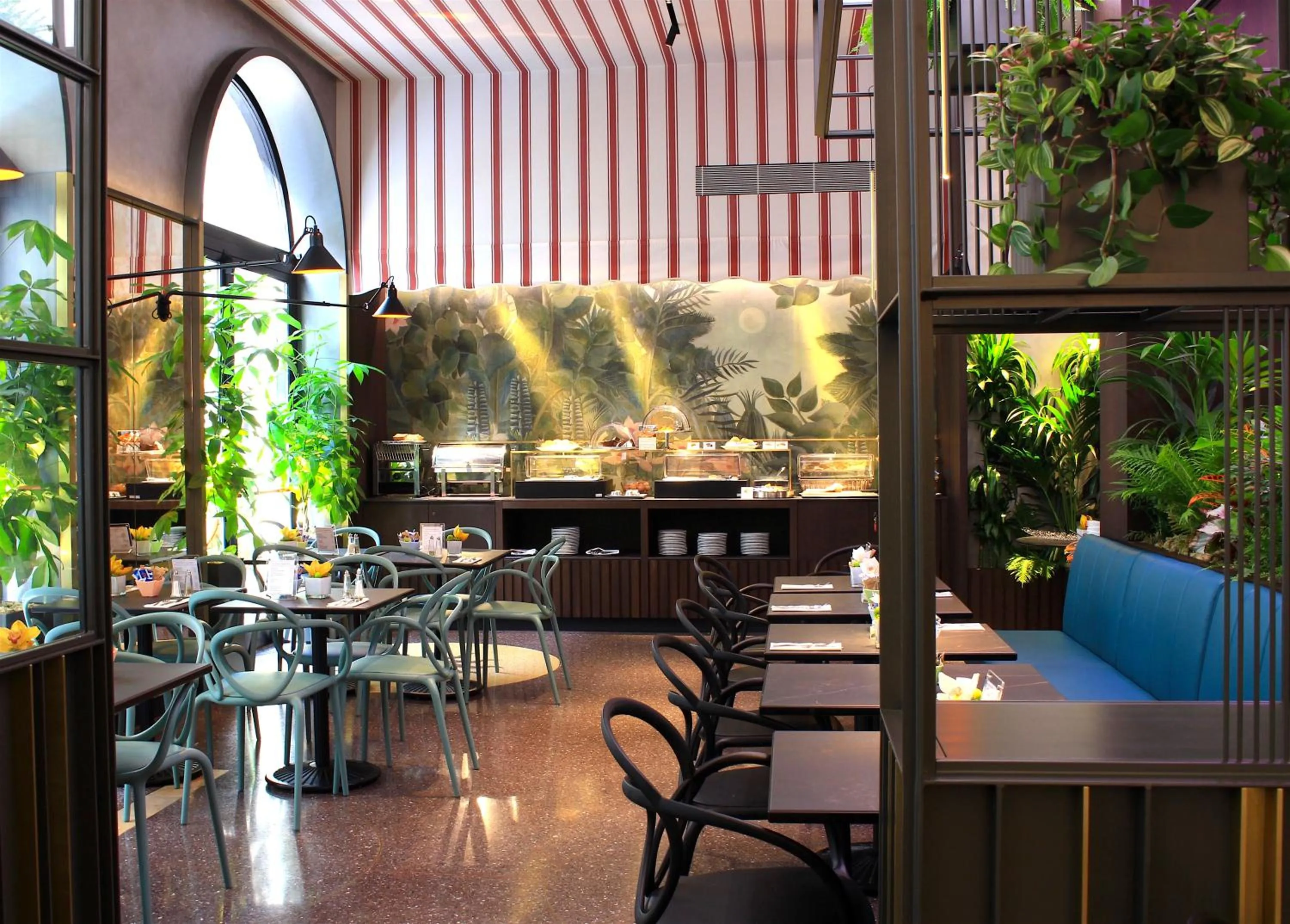 Buffet breakfast in Hotel Sanpi Milano