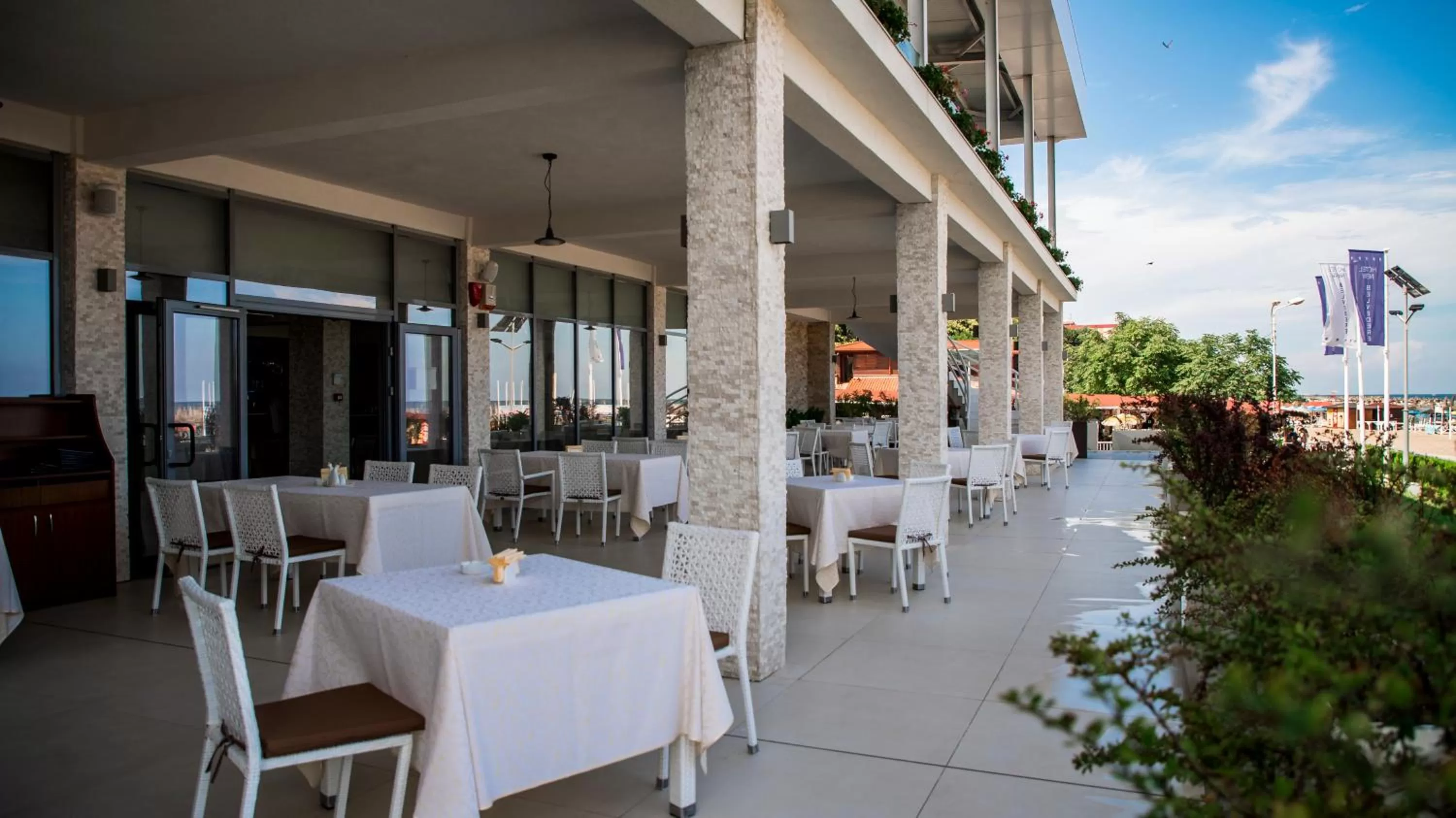 Restaurant/places to eat in New Belvedere