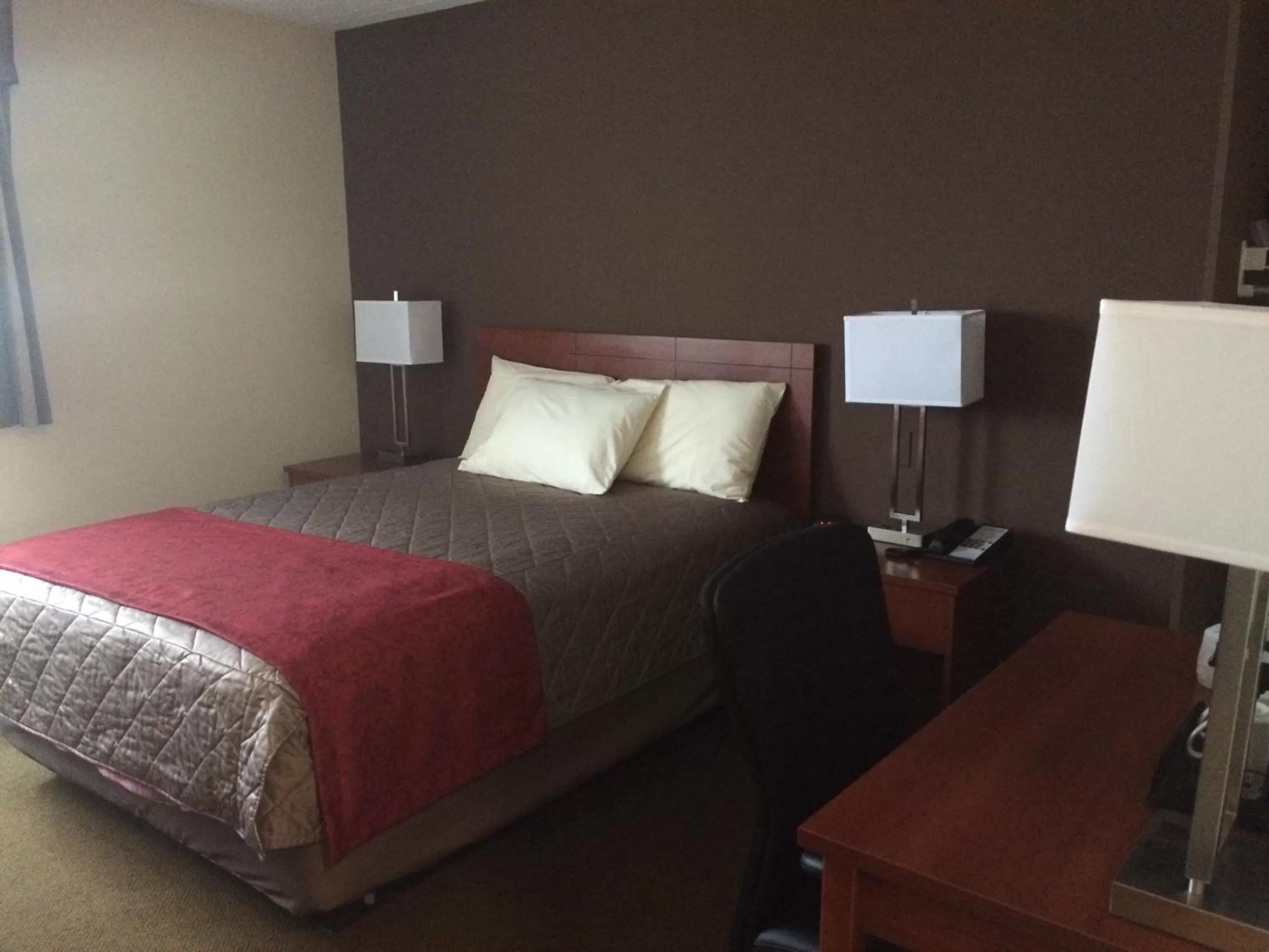 Bedroom, Bed in Coastal Inn Moncton/ Dieppe