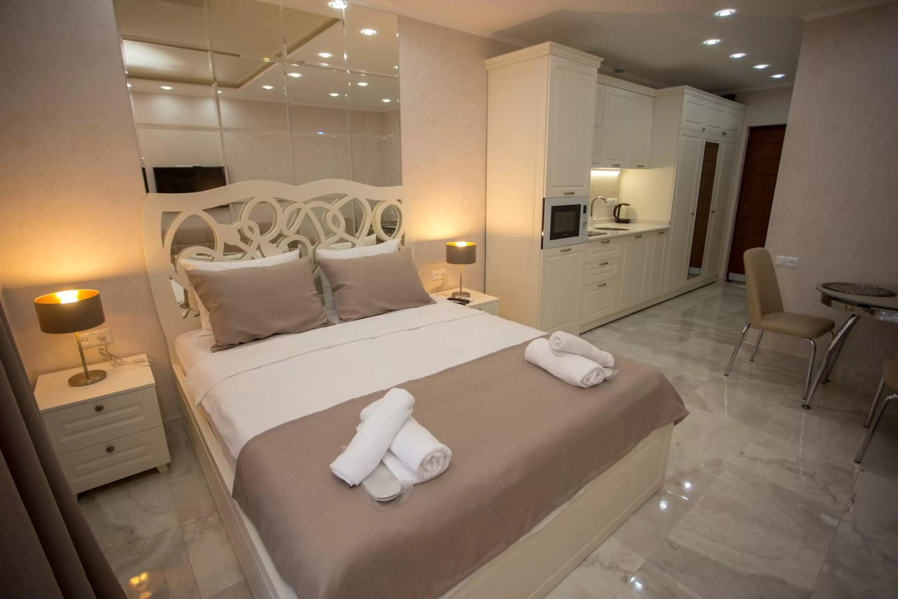 Photo of the whole room, Bed in Blue Star Batumi