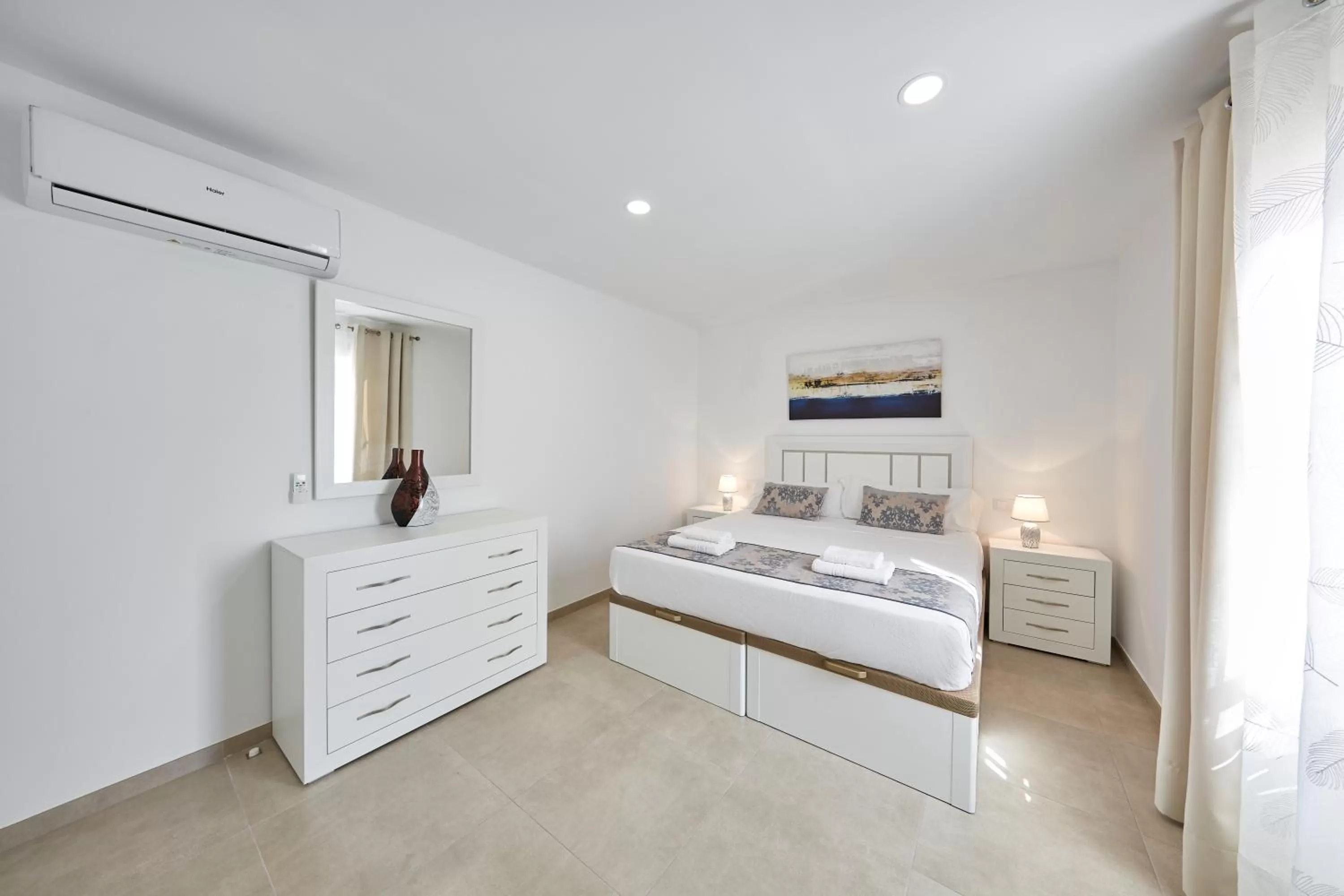 Bed in Sonrisa Deluxe Apartments, Levante