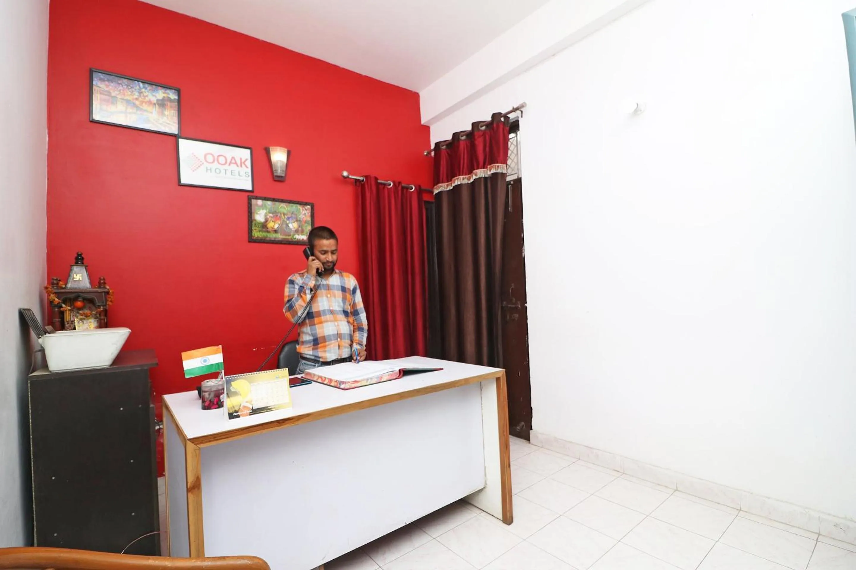 Lobby or reception in OYO Ooak Hotel