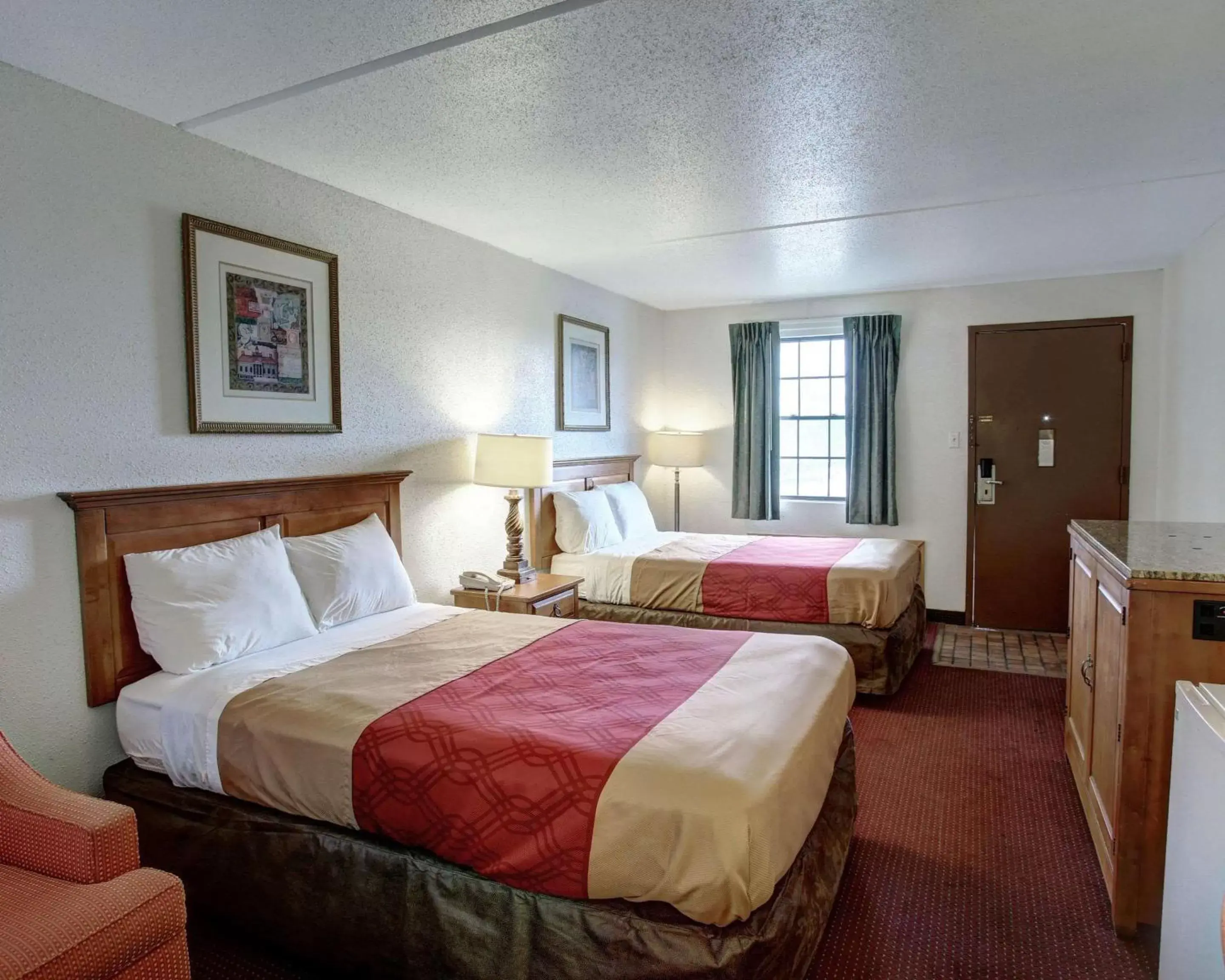 Double Room with Two Double Beds - Non-Smoking in Rodeway Inn New Braunfels - San Antonio Area Double Room with Two Double Beds - Non-Smoking in Rodeway Inn New Braunfels - San Antonio Area