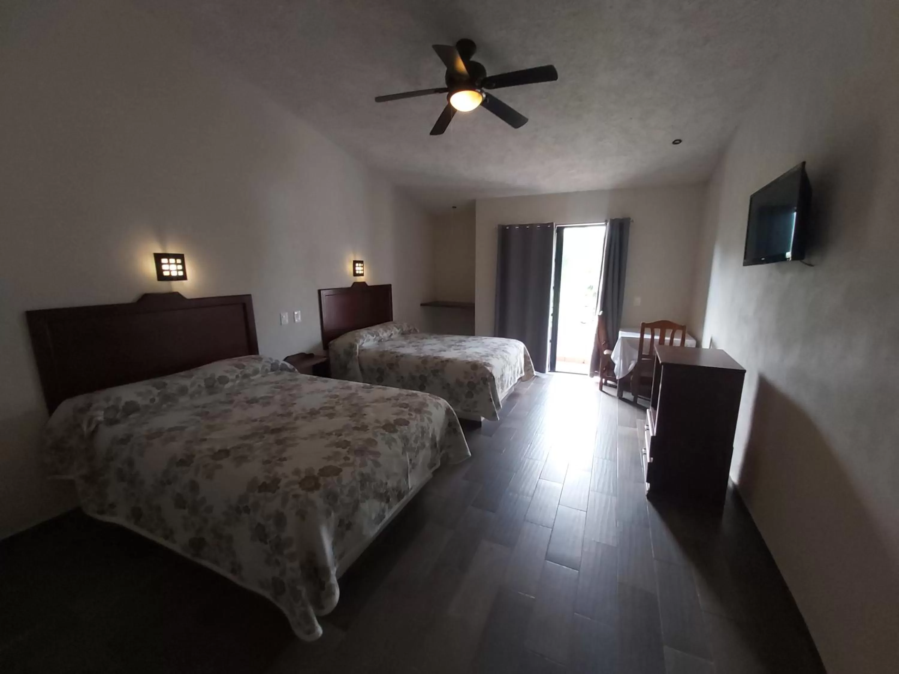 Photo of the whole room, Bed in Hotel Meson del Puente