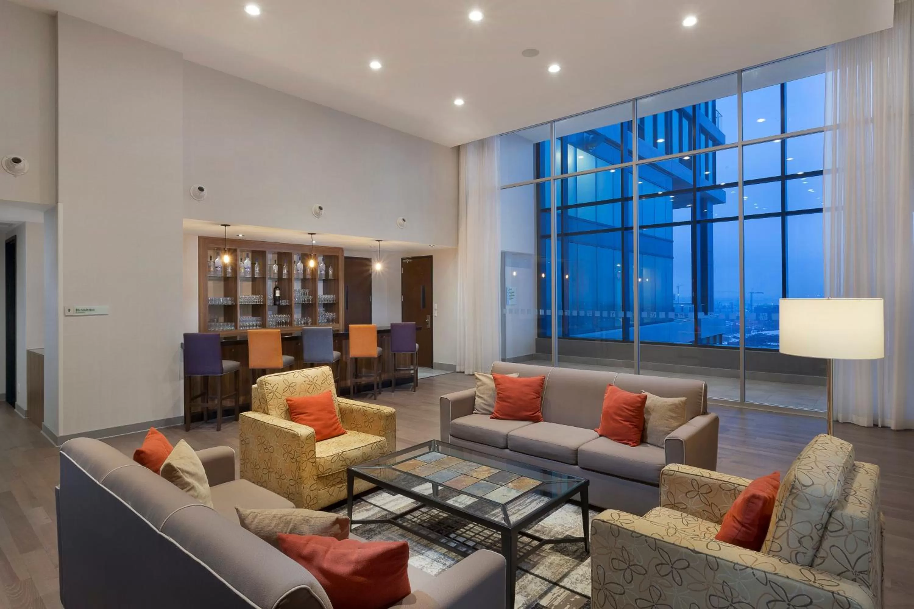 Meeting/conference room in Holiday Inn Hotel & Suites - Montreal Centre-ville Ouest by IHG