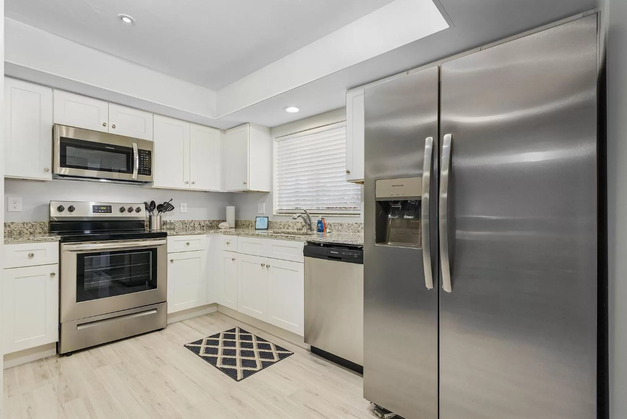 Kitchen or kitchenette in Matlacha on Shoreview